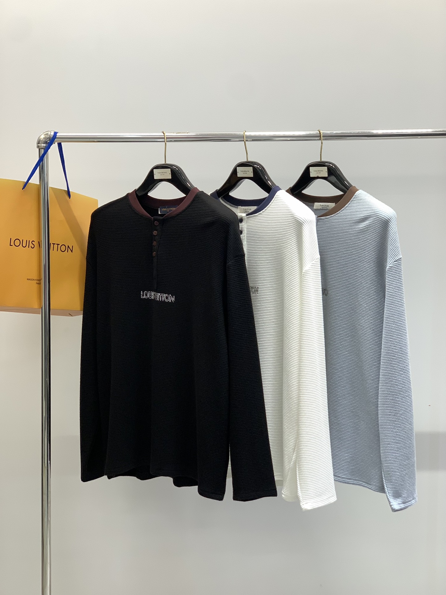 ，LouisVuitton 路易威登，2025秋季最新款，专柜同步有售，原单狠货，时尚休闲圆领长袖T恤，