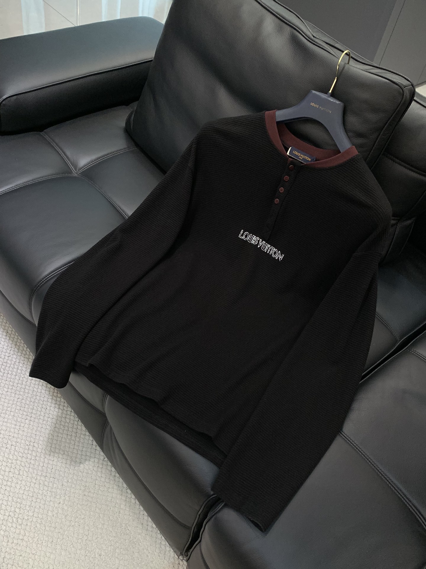 ，LouisVuitton 路易威登，2025秋季最新款，专柜同步有售，原单狠货，时尚休闲圆领长袖T恤，