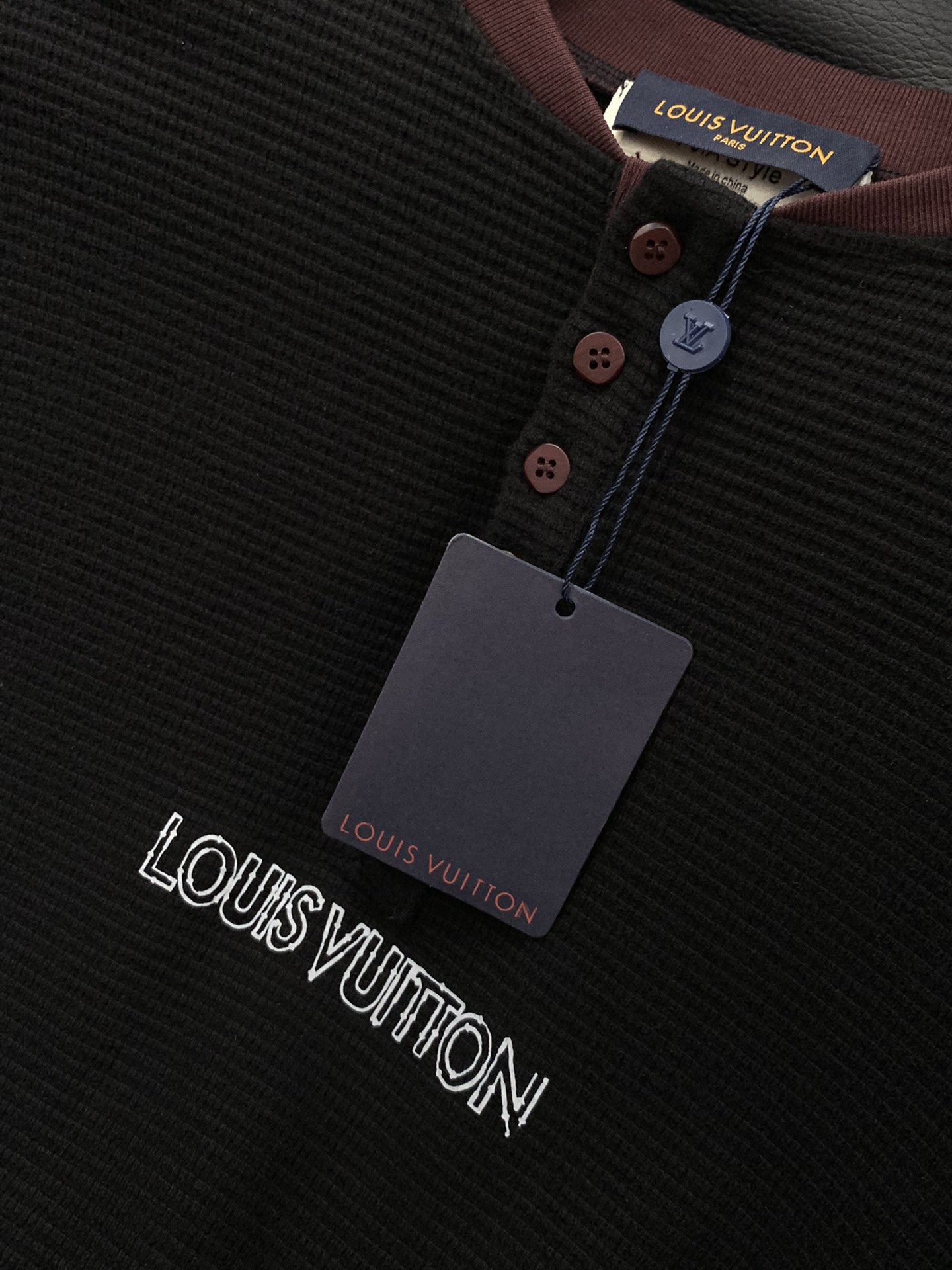 ，LouisVuitton 路易威登，2025秋季最新款，专柜同步有售，原单狠货，时尚休闲圆领长袖T恤，
