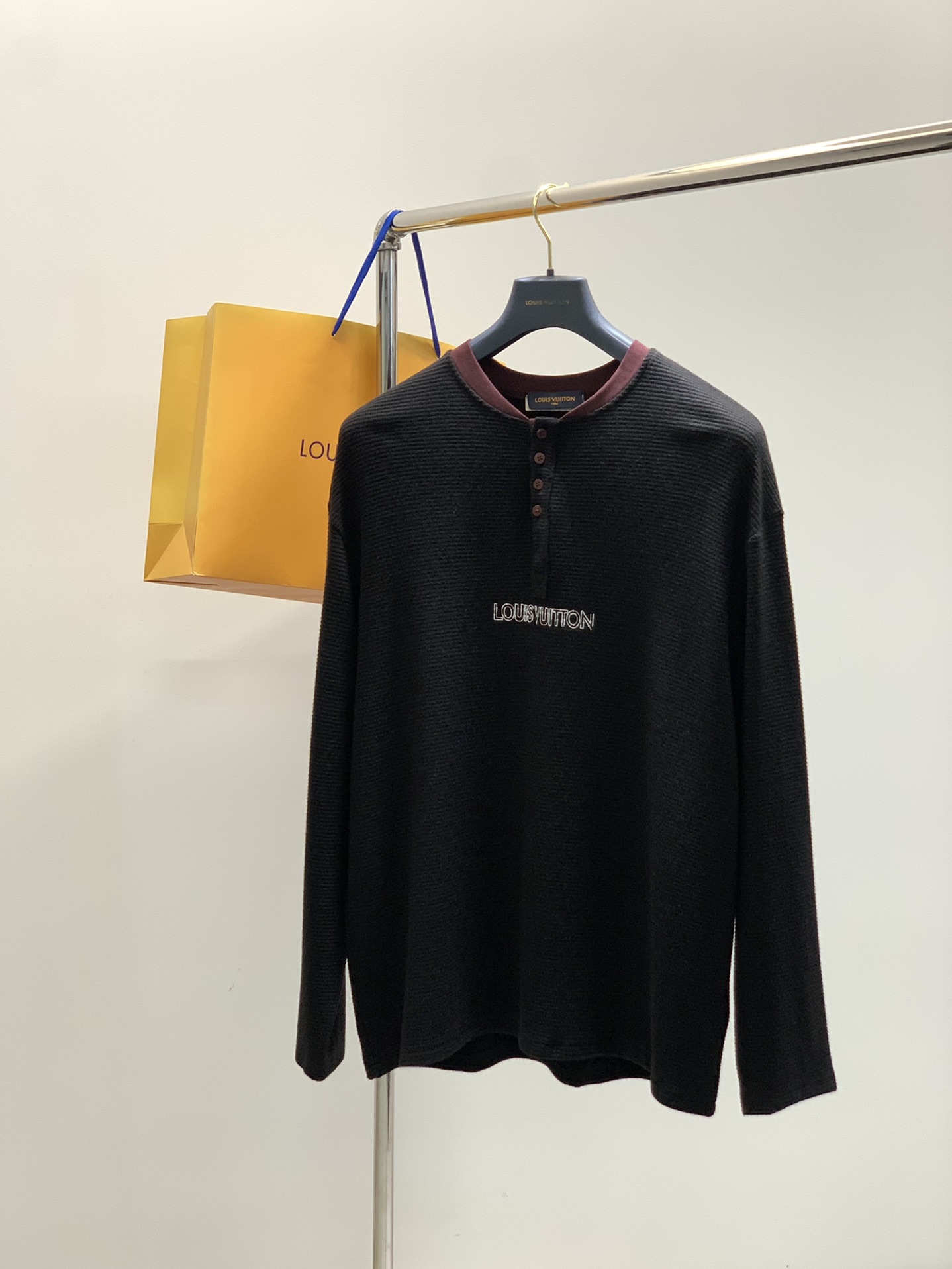 ，LouisVuitton 路易威登，2025秋季最新款，专柜同步有售，原单狠货，时尚休闲圆领长袖T恤，