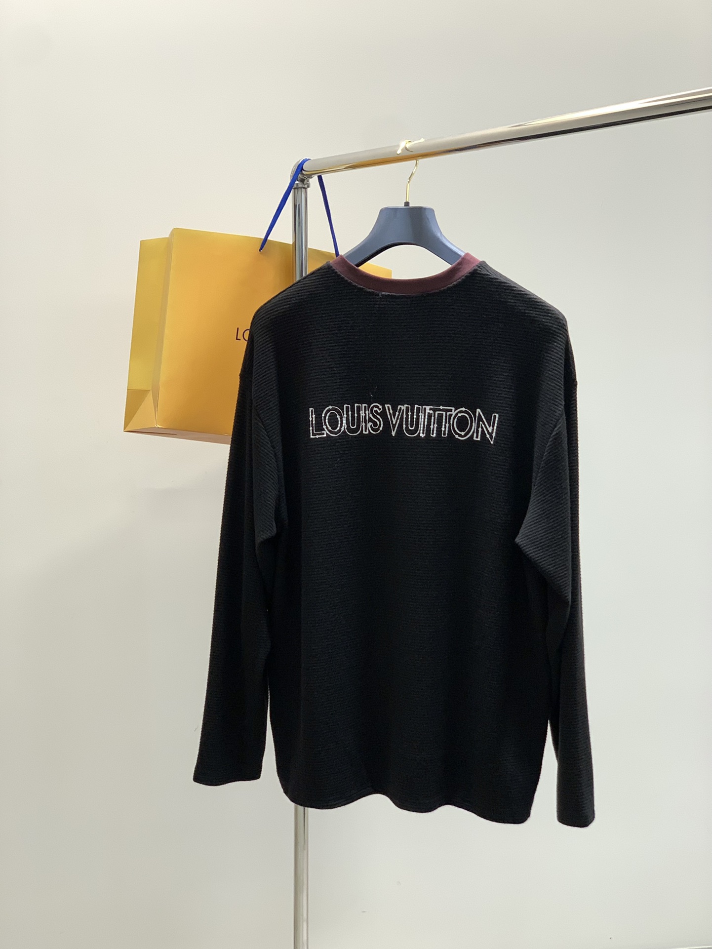 ，LouisVuitton 路易威登，2025秋季最新款，专柜同步有售，原单狠货，时尚休闲圆领长袖T恤，