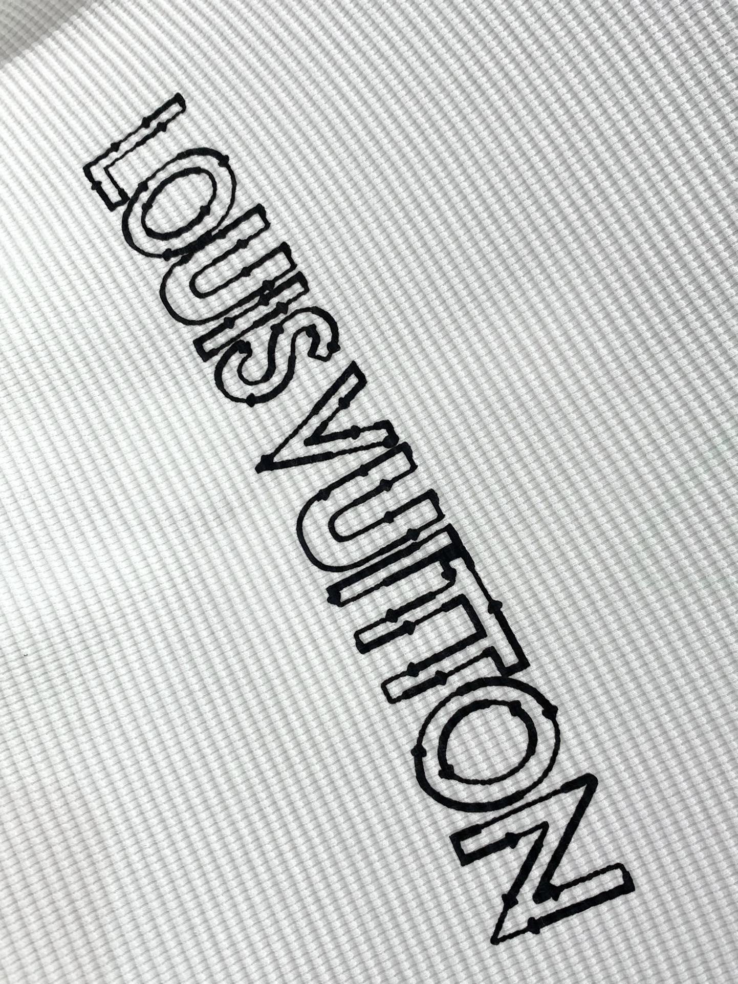 ，LouisVuitton 路易威登，2025秋季最新款，专柜同步有售，原单狠货，时尚休闲圆领长袖T恤，