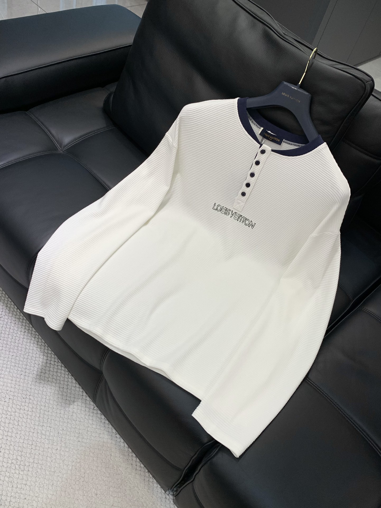 ，LouisVuitton 路易威登，2025秋季最新款，专柜同步有售，原单狠货，时尚休闲圆领长袖T恤，