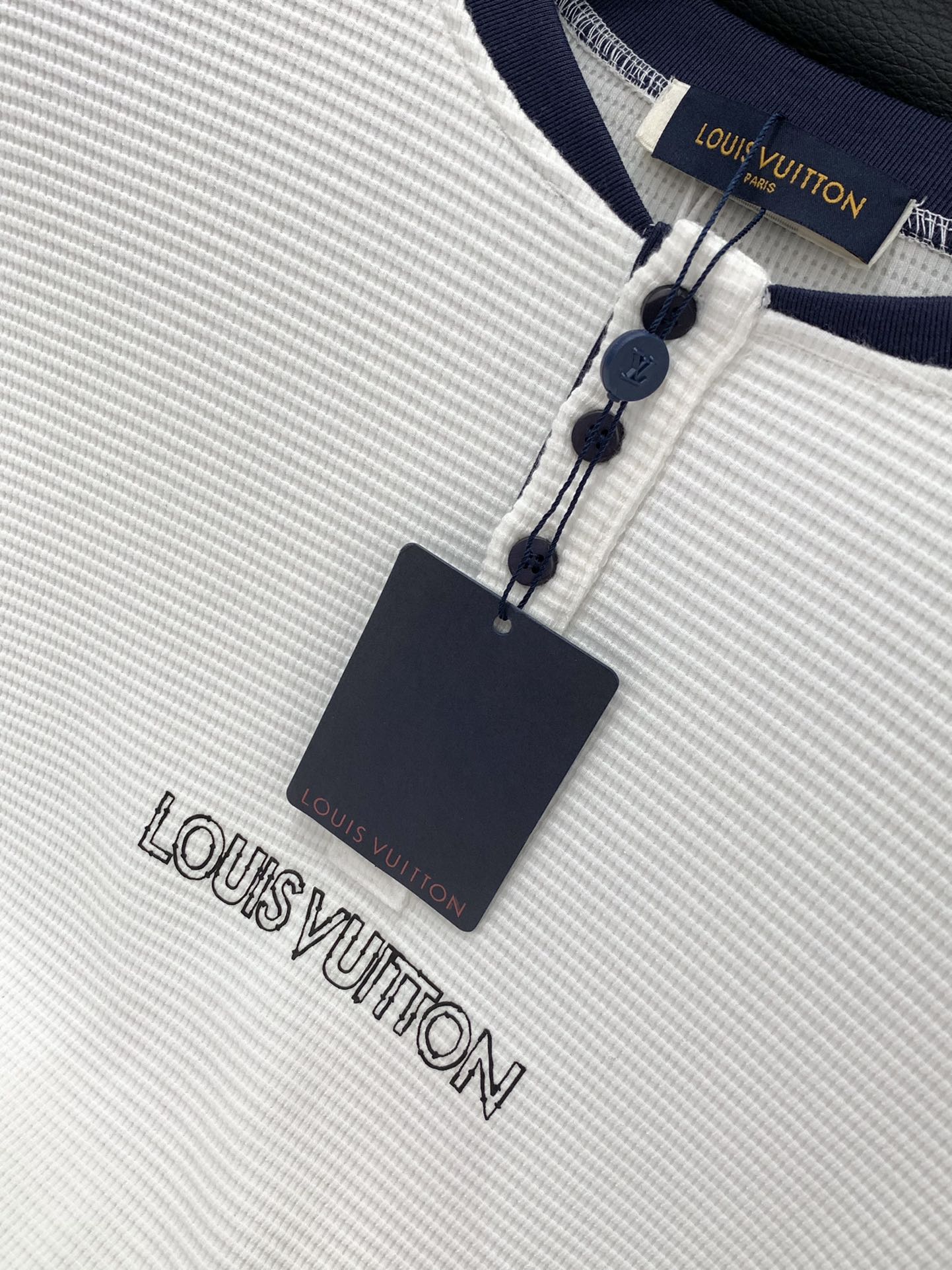 ，LouisVuitton 路易威登，2025秋季最新款，专柜同步有售，原单狠货，时尚休闲圆领长袖T恤，