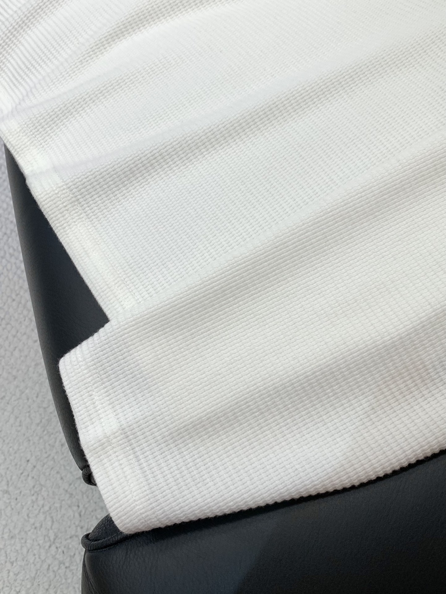 ，LouisVuitton 路易威登，2025秋季最新款，专柜同步有售，原单狠货，时尚休闲圆领长袖T恤，