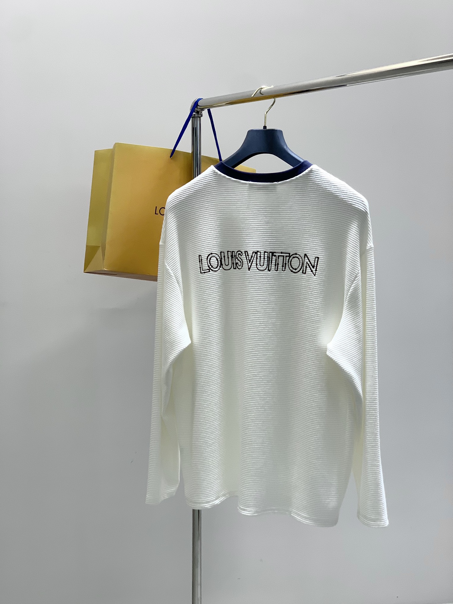 ，LouisVuitton 路易威登，2025秋季最新款，专柜同步有售，原单狠货，时尚休闲圆领长袖T恤，