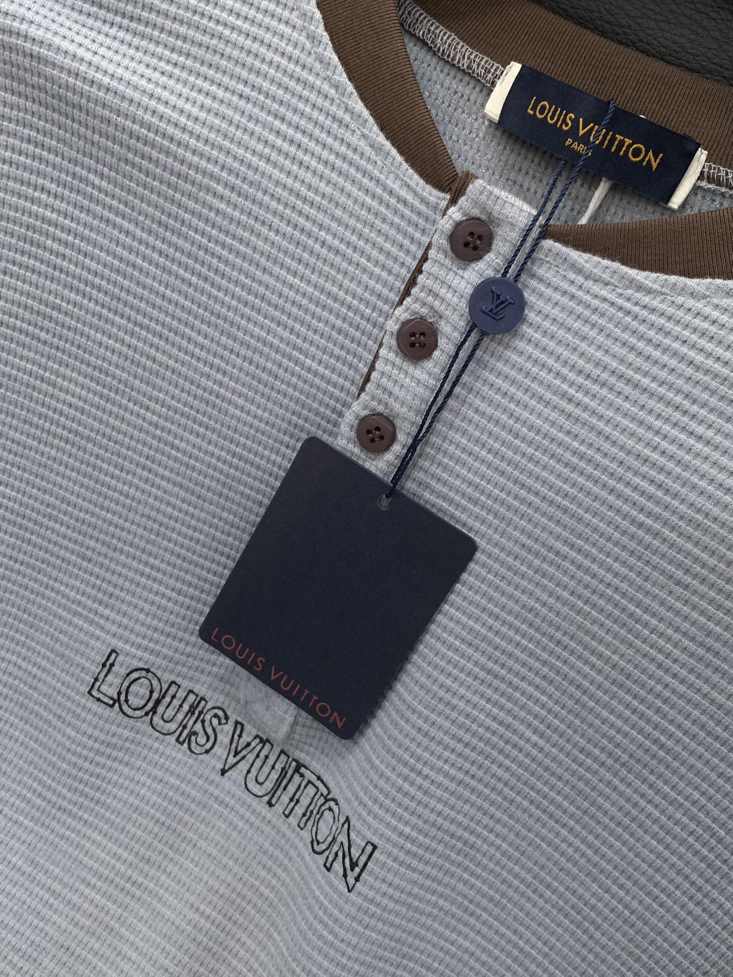 ，LouisVuitton 路易威登，2025秋季最新款，专柜同步有售，原单狠货，时尚休闲圆领长袖T恤，