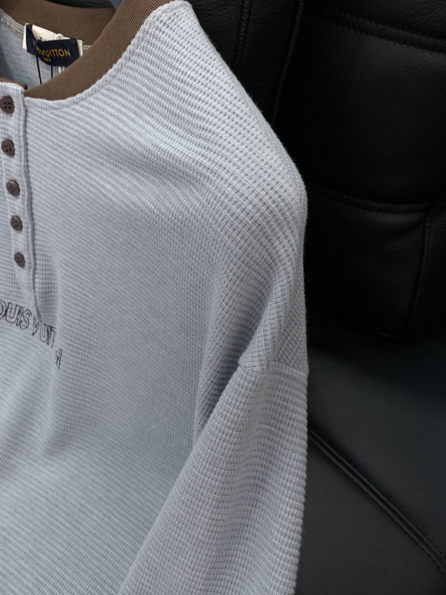 ，LouisVuitton 路易威登，2025秋季最新款，专柜同步有售，原单狠货，时尚休闲圆领长袖T恤，