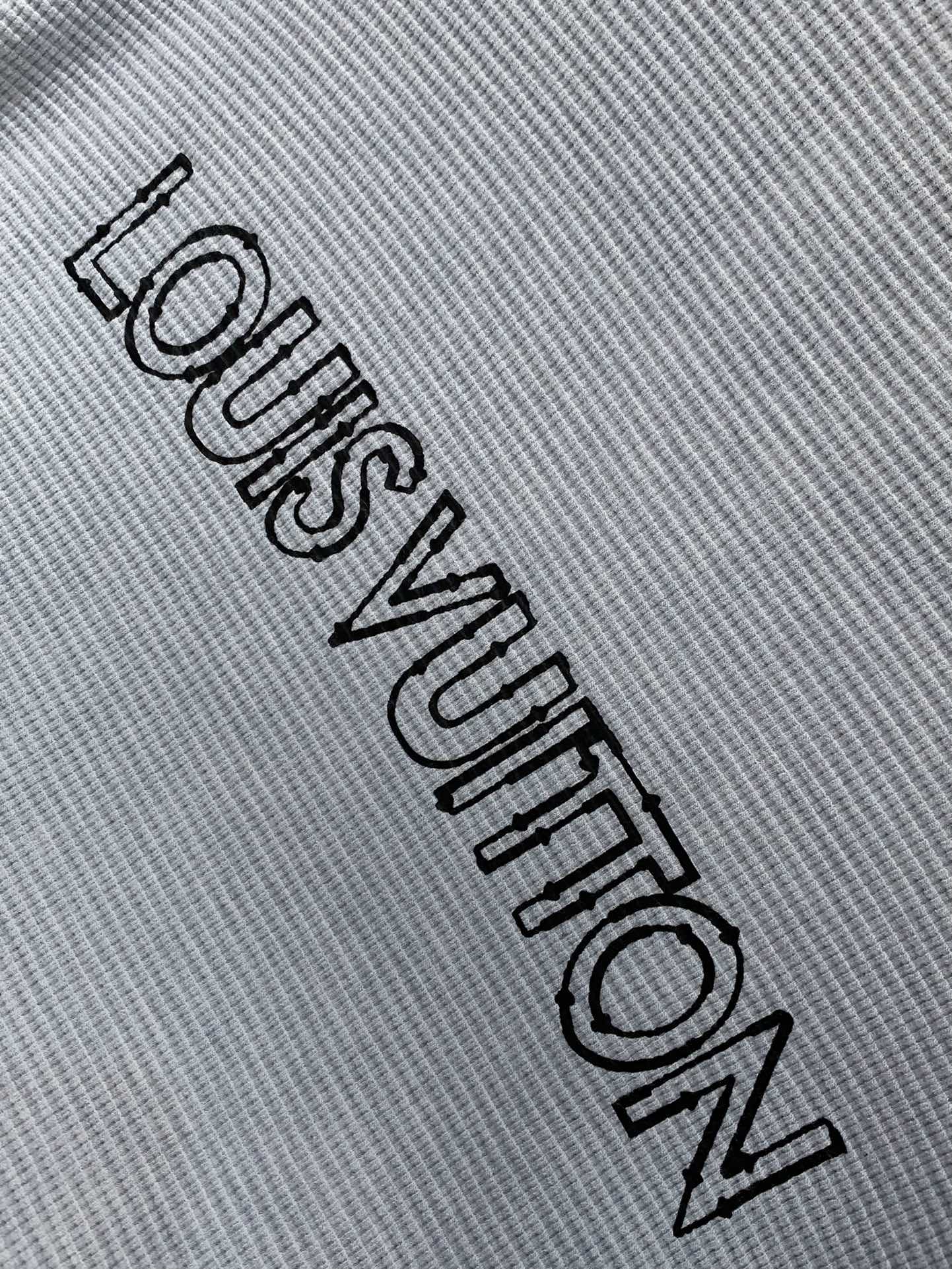 ，LouisVuitton 路易威登，2025秋季最新款，专柜同步有售，原单狠货，时尚休闲圆领长袖T恤，