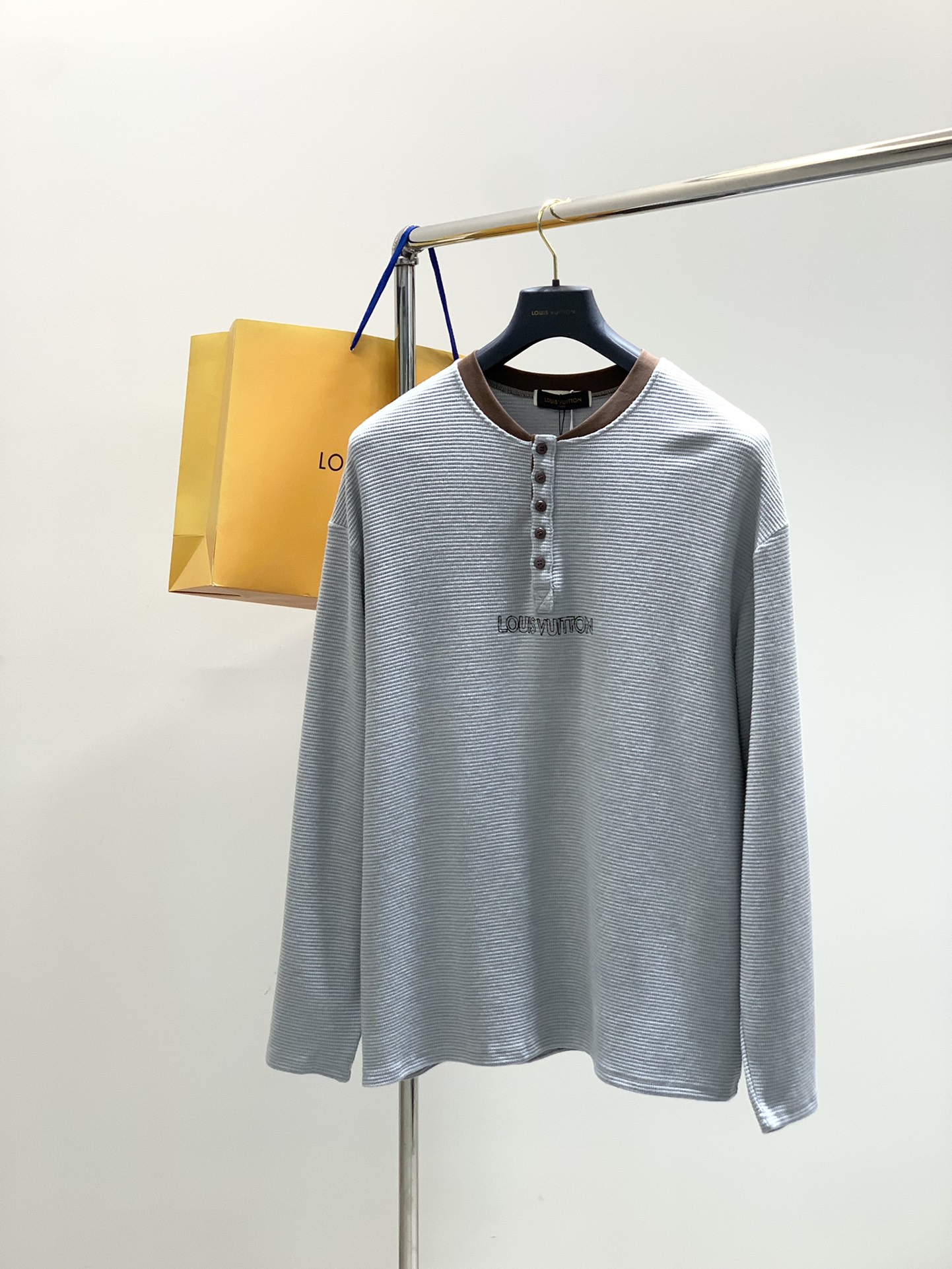 ，LouisVuitton 路易威登，2025秋季最新款，专柜同步有售，原单狠货，时尚休闲圆领长袖T恤，