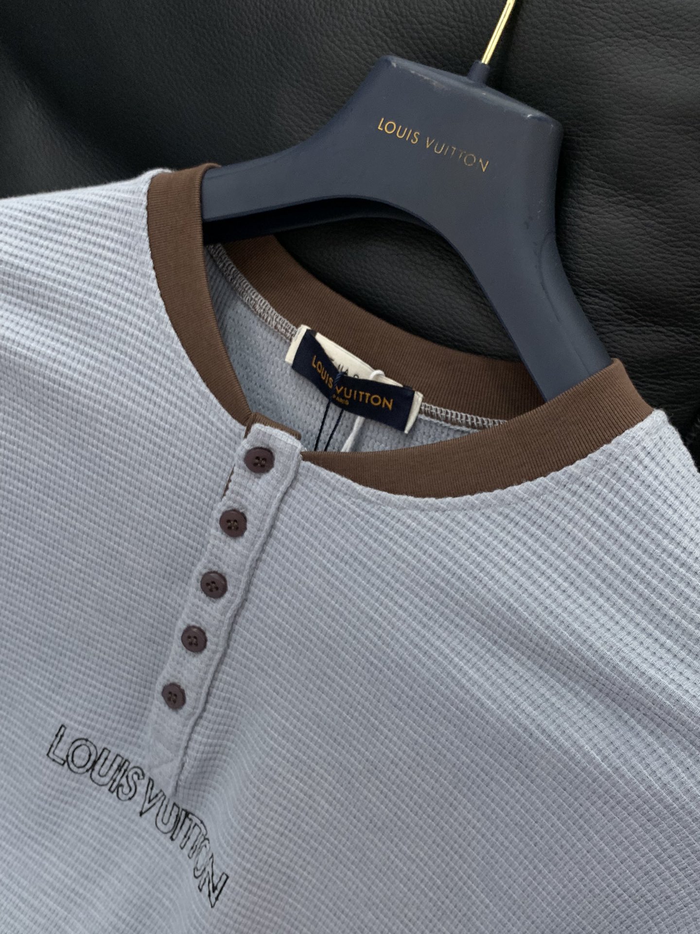 ，LouisVuitton 路易威登，2025秋季最新款，专柜同步有售，原单狠货，时尚休闲圆领长袖T恤，