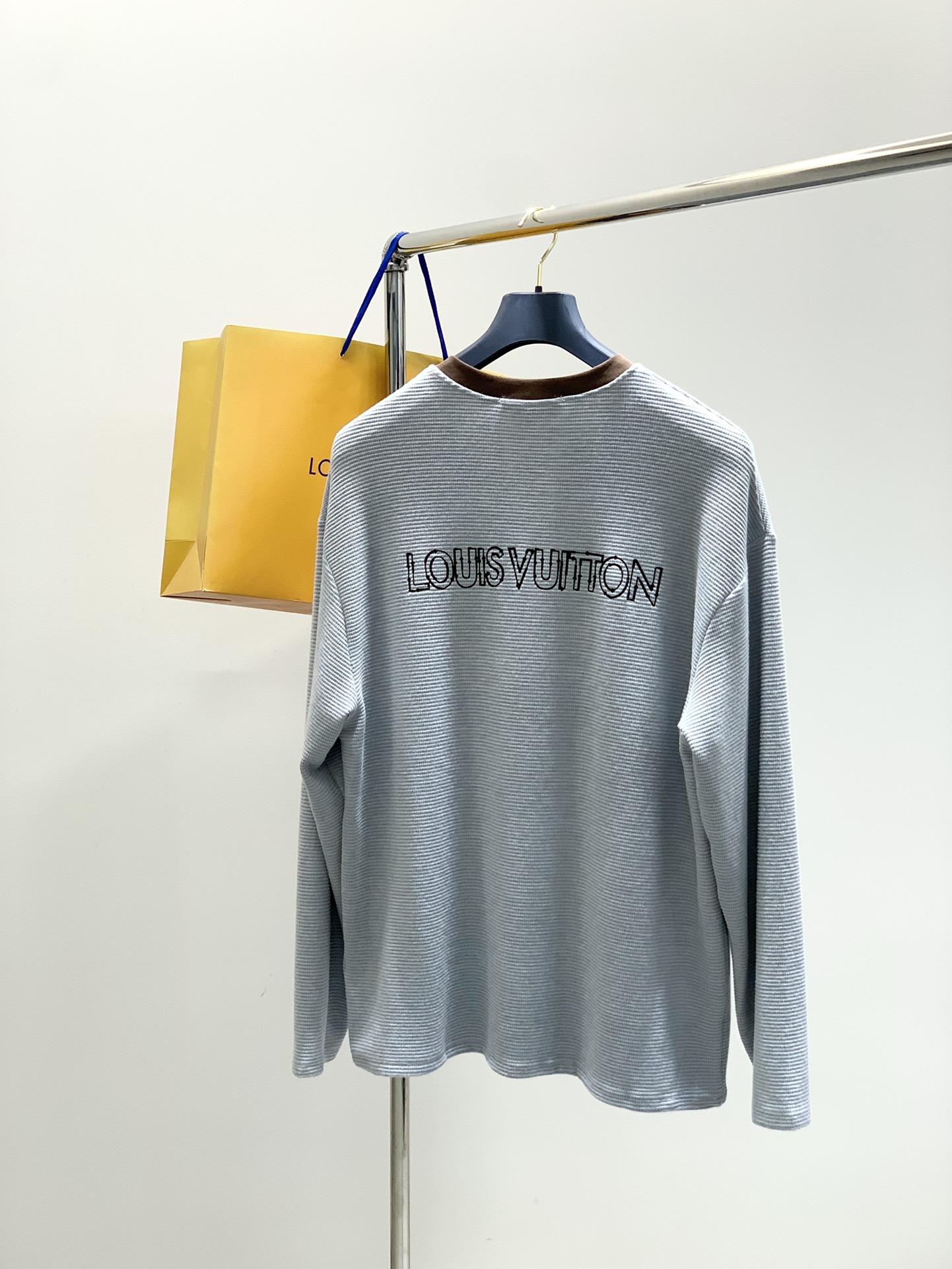 ，LouisVuitton 路易威登，2025秋季最新款，专柜同步有售，原单狠货，时尚休闲圆领长袖T恤，