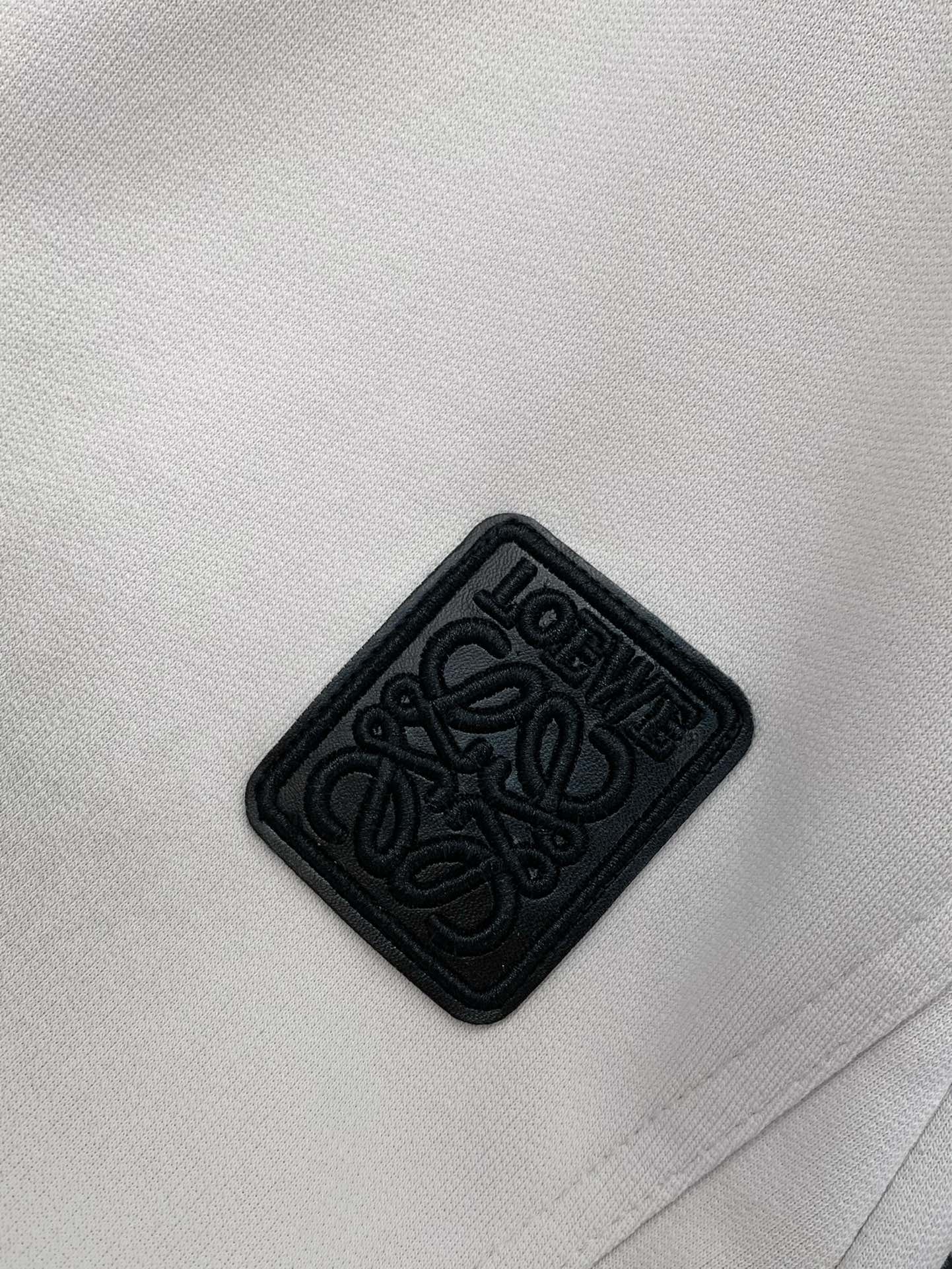 ，Loewe 罗意威，2025秋季最新款，时尚休闲裤，原单狠货，简约舒适，版型不挑人，采用进口原版面料，