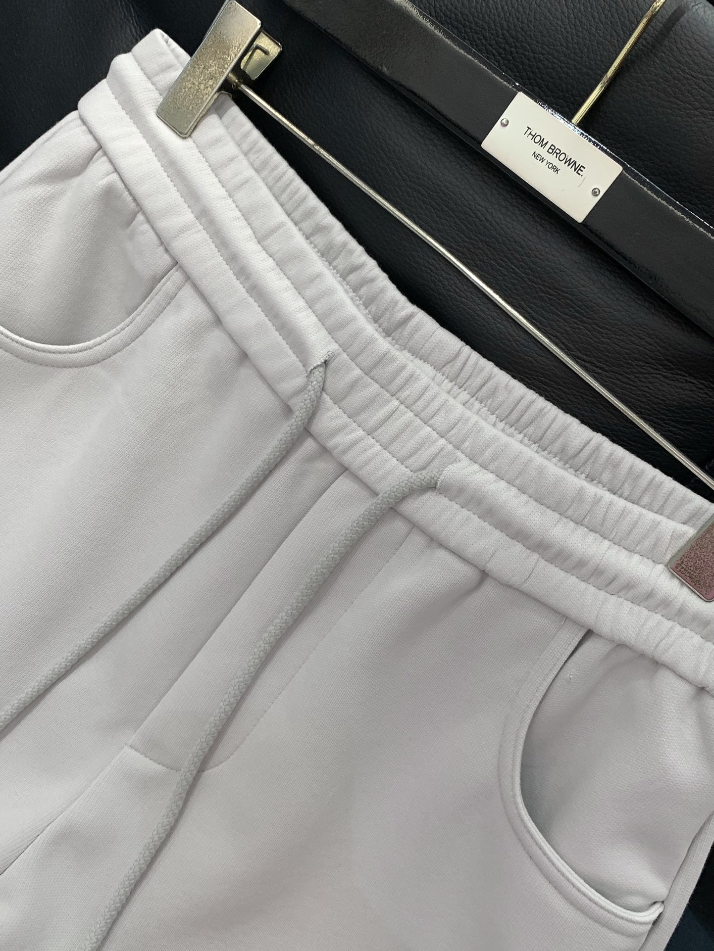 ，Loewe 罗意威，2025秋季最新款，时尚休闲裤，原单狠货，简约舒适，版型不挑人，采用进口原版面料，