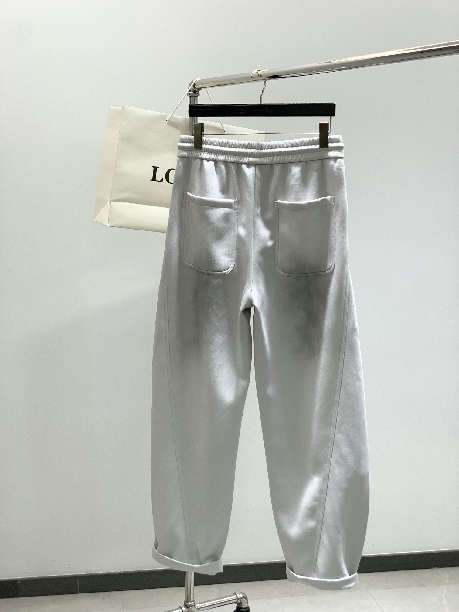 ，Loewe 罗意威，2025秋季最新款，时尚休闲裤，原单狠货，简约舒适，版型不挑人，采用进口原版面料，