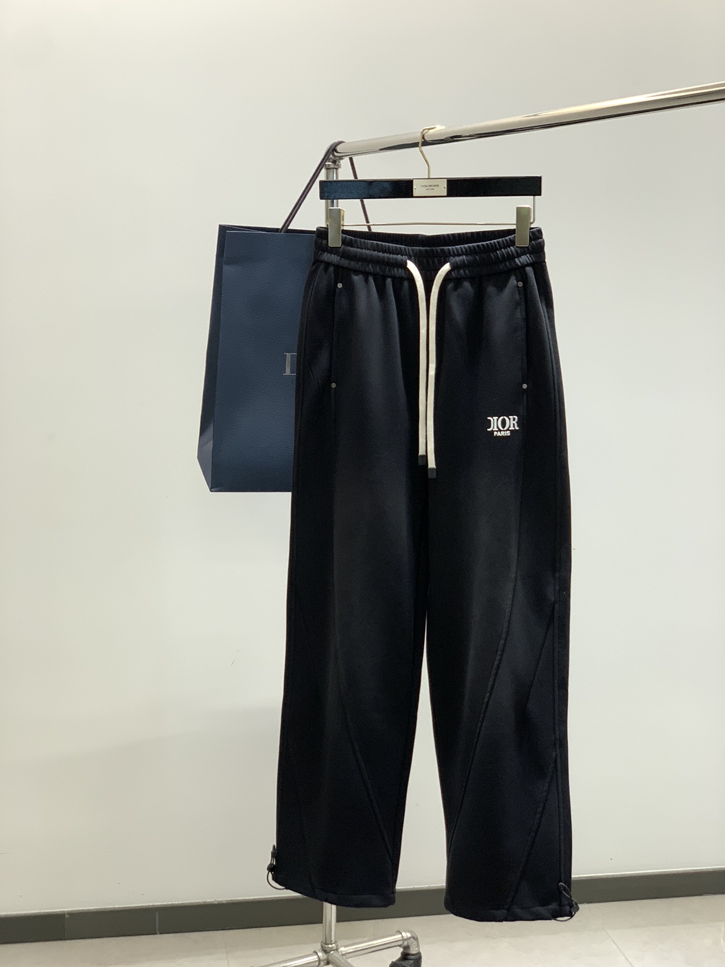 ，Dior 迪奥， 2025秋季新品，专柜同步有售，简约时尚休闲裤，原版进口面料，舒适透气，顶级印花工艺