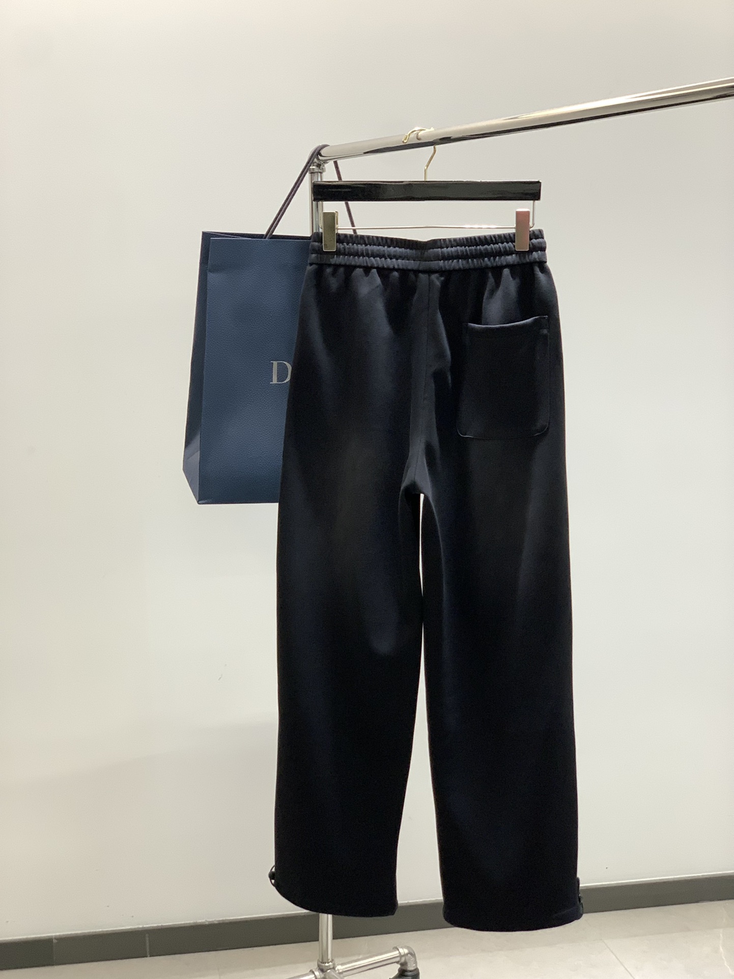 ，Dior 迪奥， 2025秋季新品，专柜同步有售，简约时尚休闲裤，原版进口面料，舒适透气，顶级印花工艺