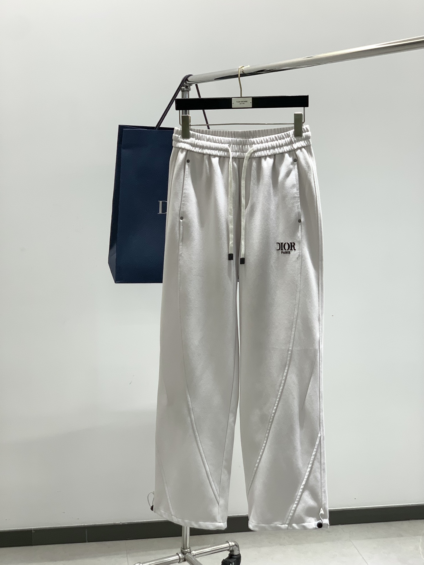 ，Dior 迪奥， 2025秋季新品，专柜同步有售，简约时尚休闲裤，原版进口面料，舒适透气，顶级印花工艺