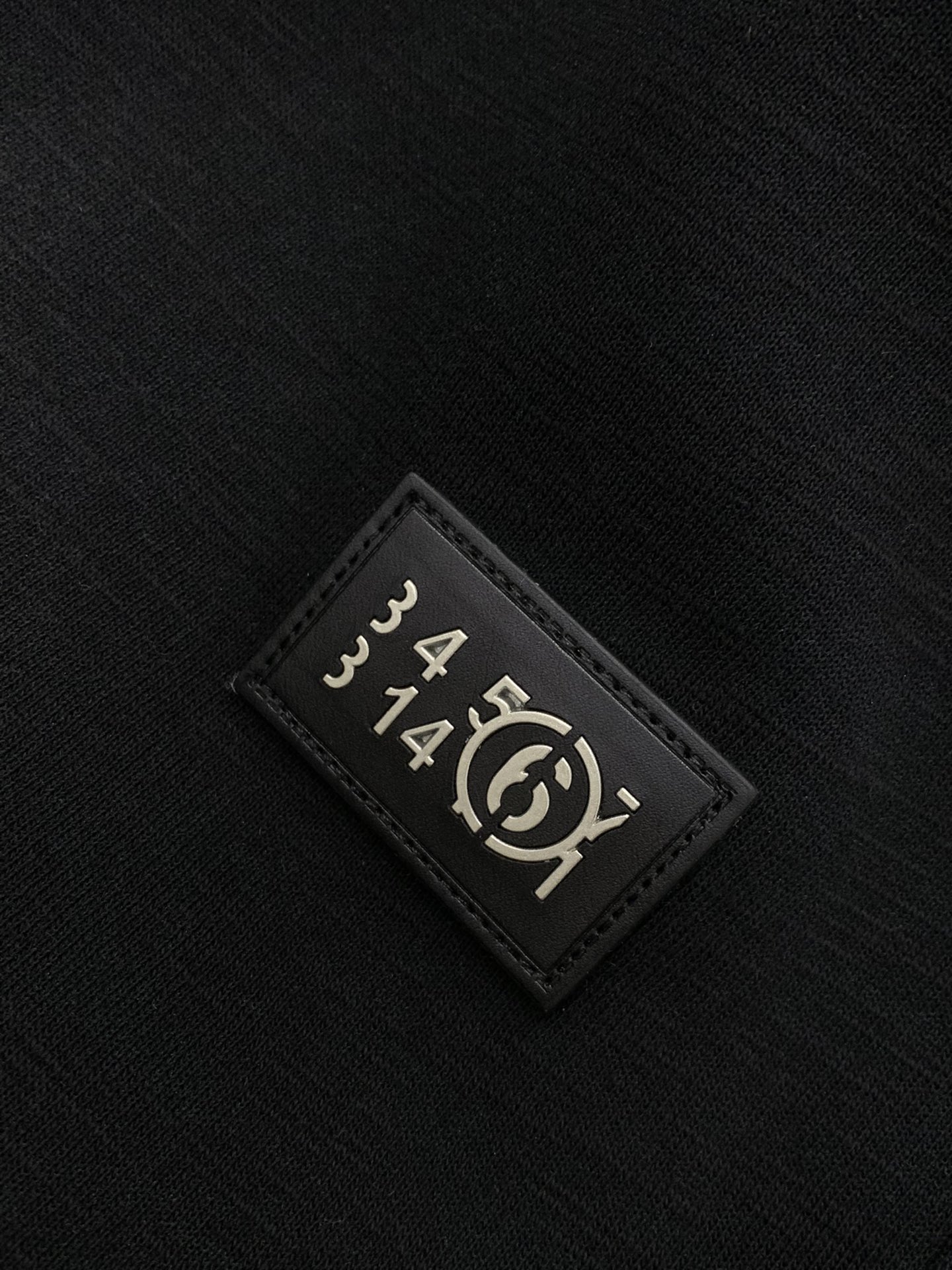 ，Maison Margiela马吉拉，2025秋季最新品，时尚休闲裤，专柜同步有售，原单狠货，采用进口