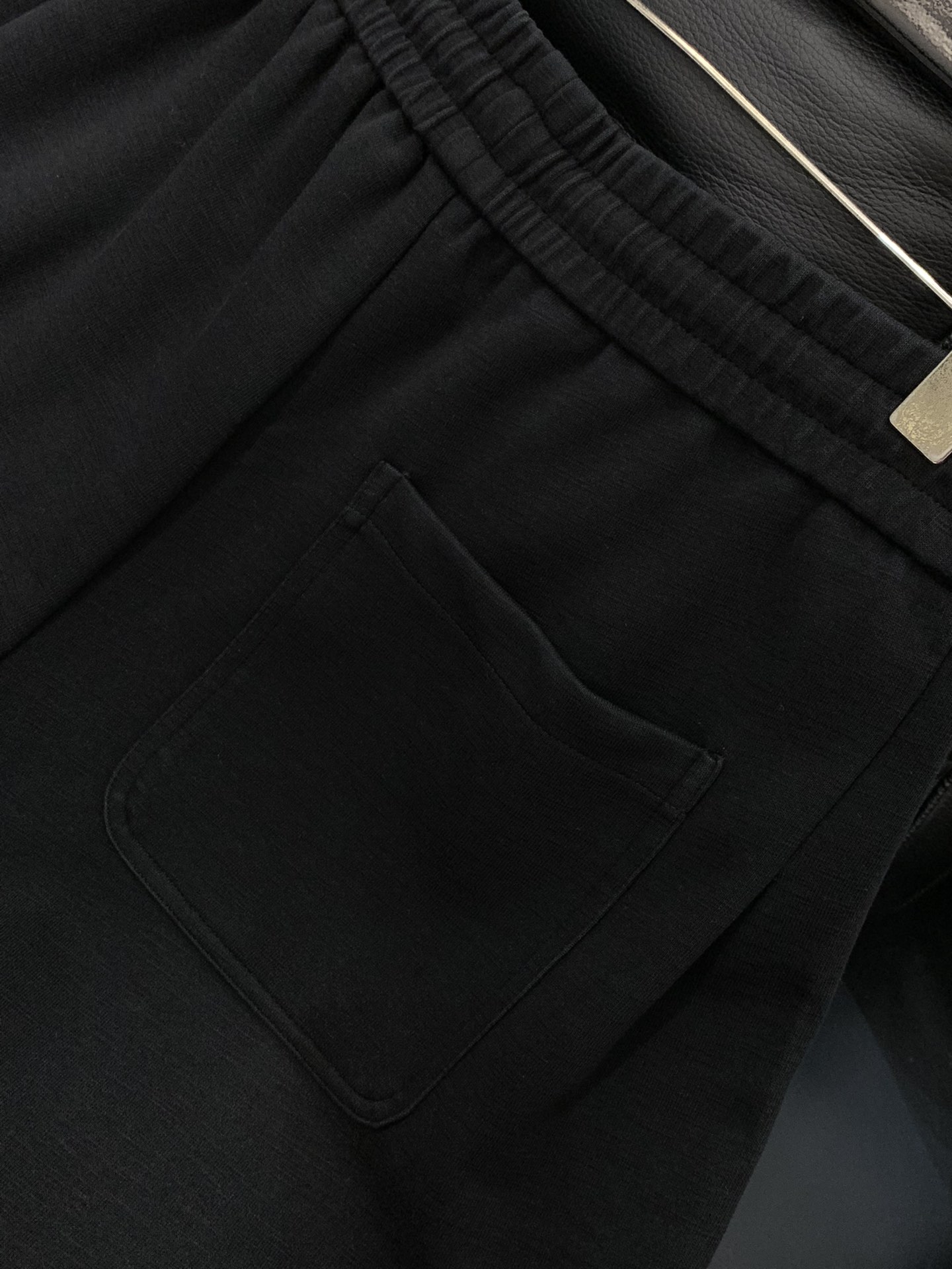 ，Maison Margiela马吉拉，2025秋季最新品，时尚休闲裤，专柜同步有售，原单狠货，采用进口