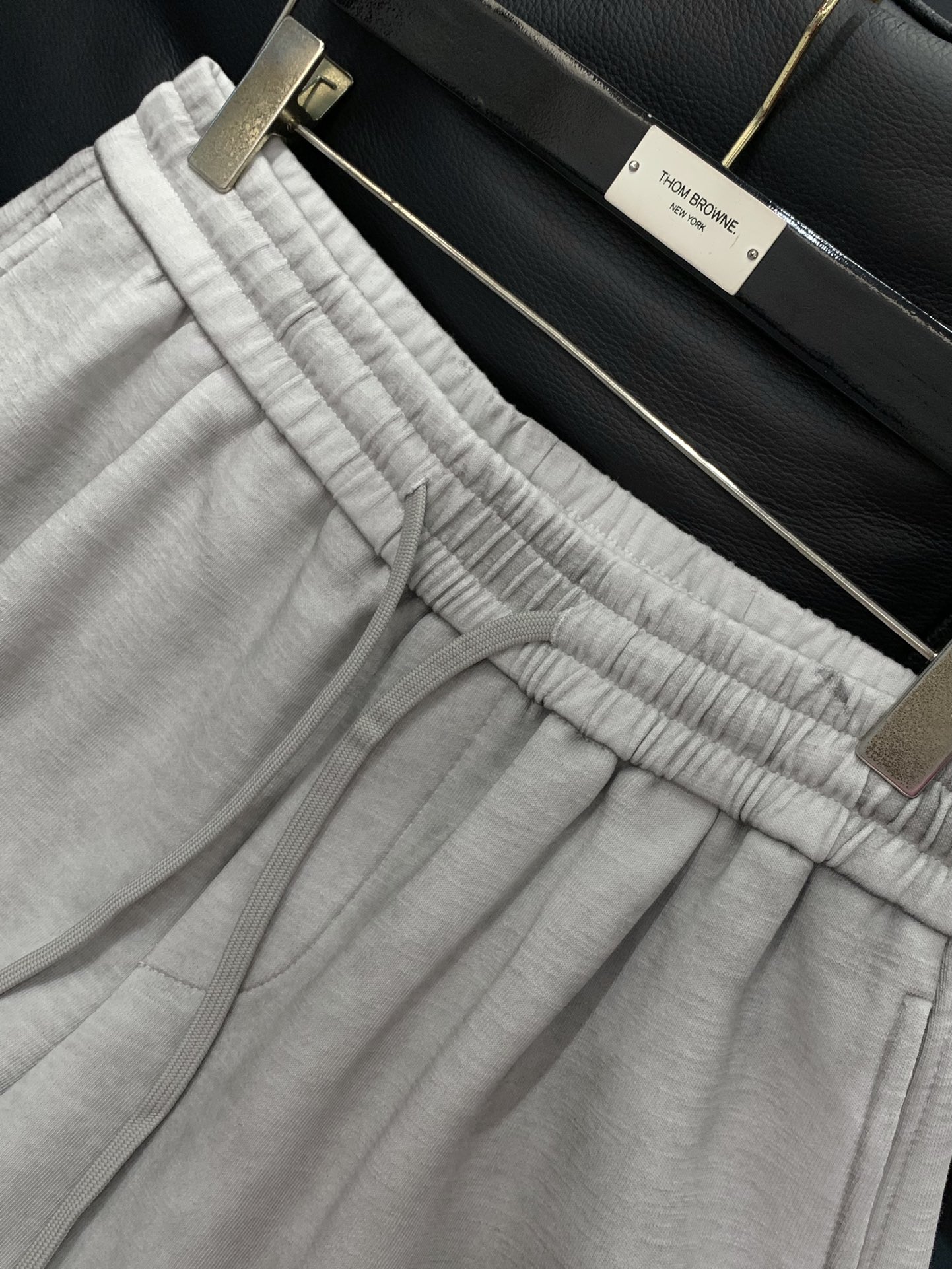 ，Maison Margiela马吉拉，2025秋季最新品，时尚休闲裤，专柜同步有售，原单狠货，采用进口