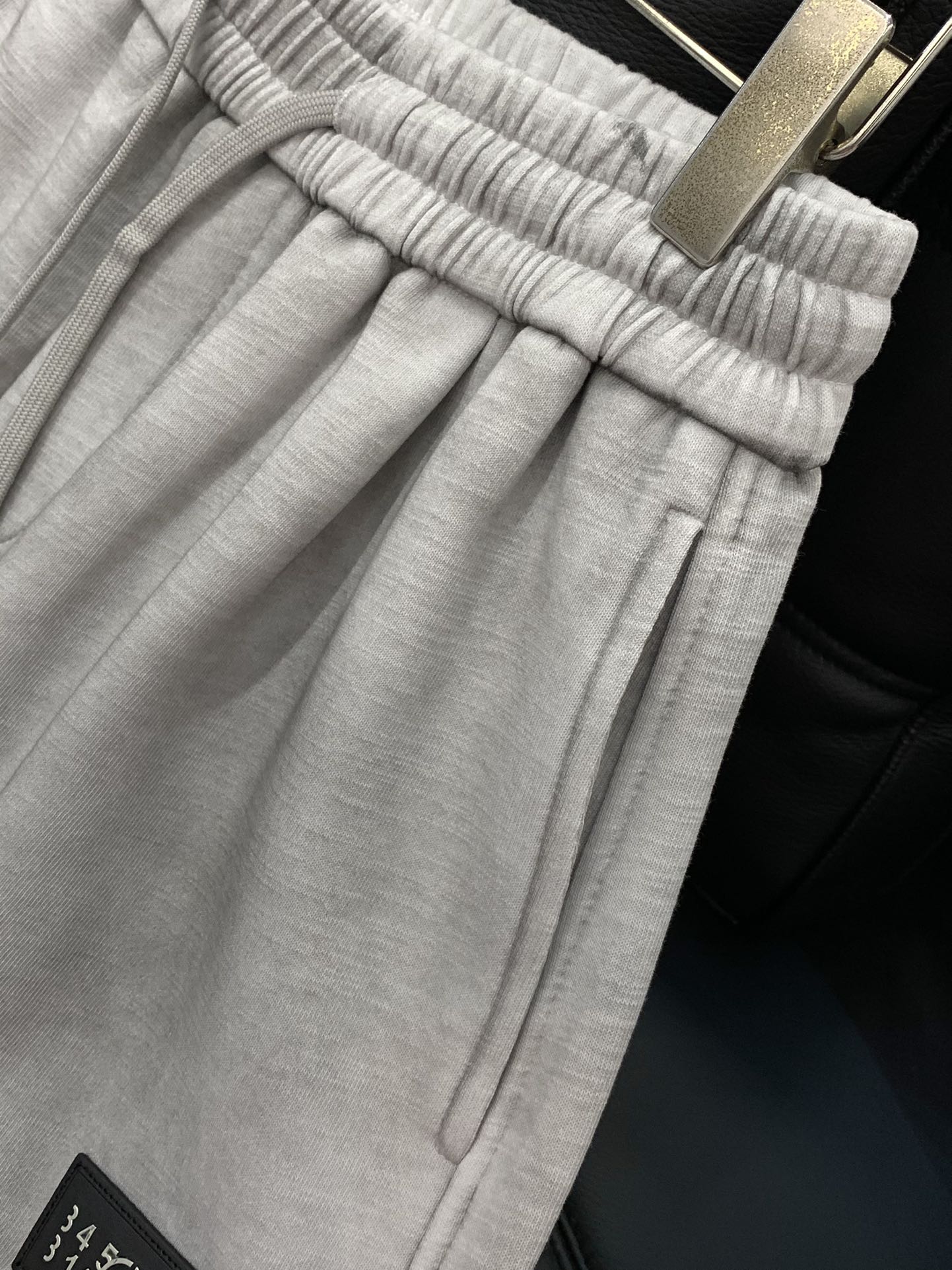 ，Maison Margiela马吉拉，2025秋季最新品，时尚休闲裤，专柜同步有售，原单狠货，采用进口