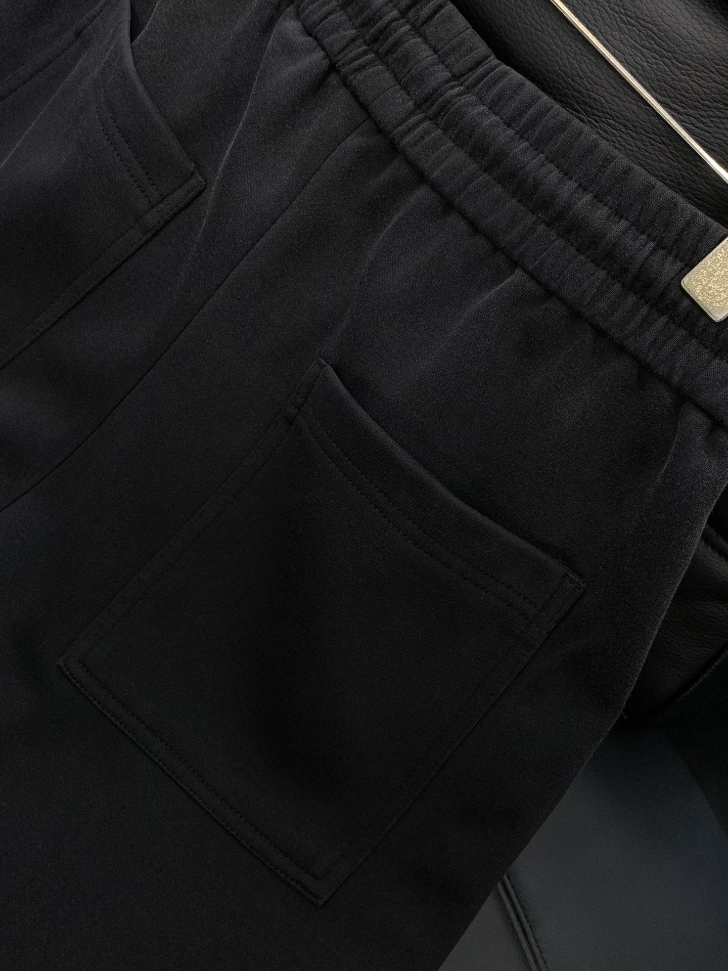 ，Maison Margiela马吉拉，2025秋季最新品，时尚休闲裤，专柜同步有售，原单狠货，采用进口