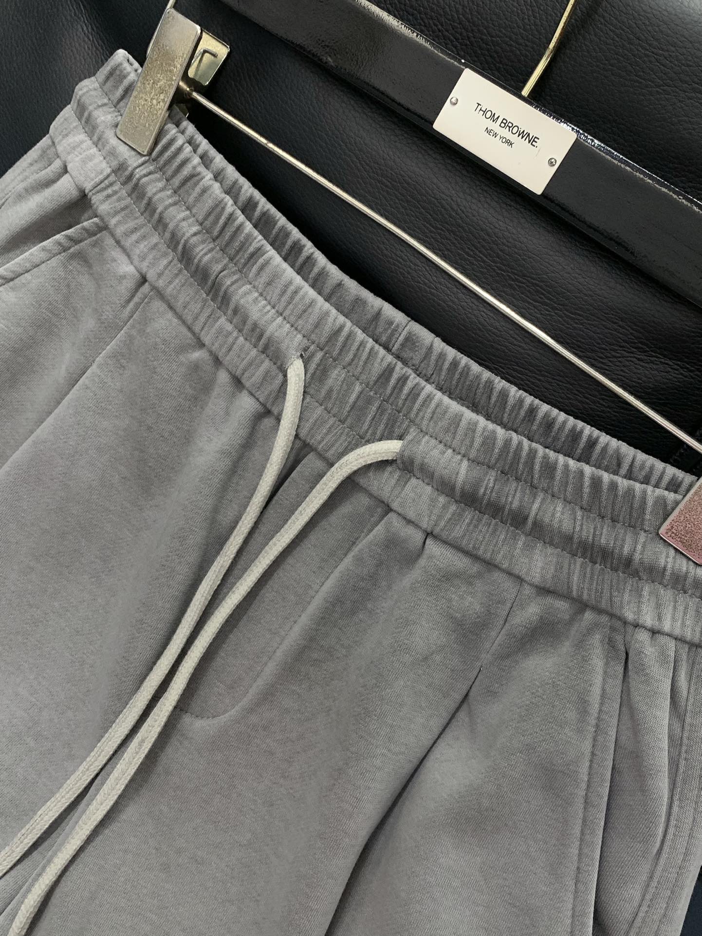 ，Maison Margiela马吉拉，2025秋季最新品，时尚休闲裤，专柜同步有售，原单狠货，采用进口