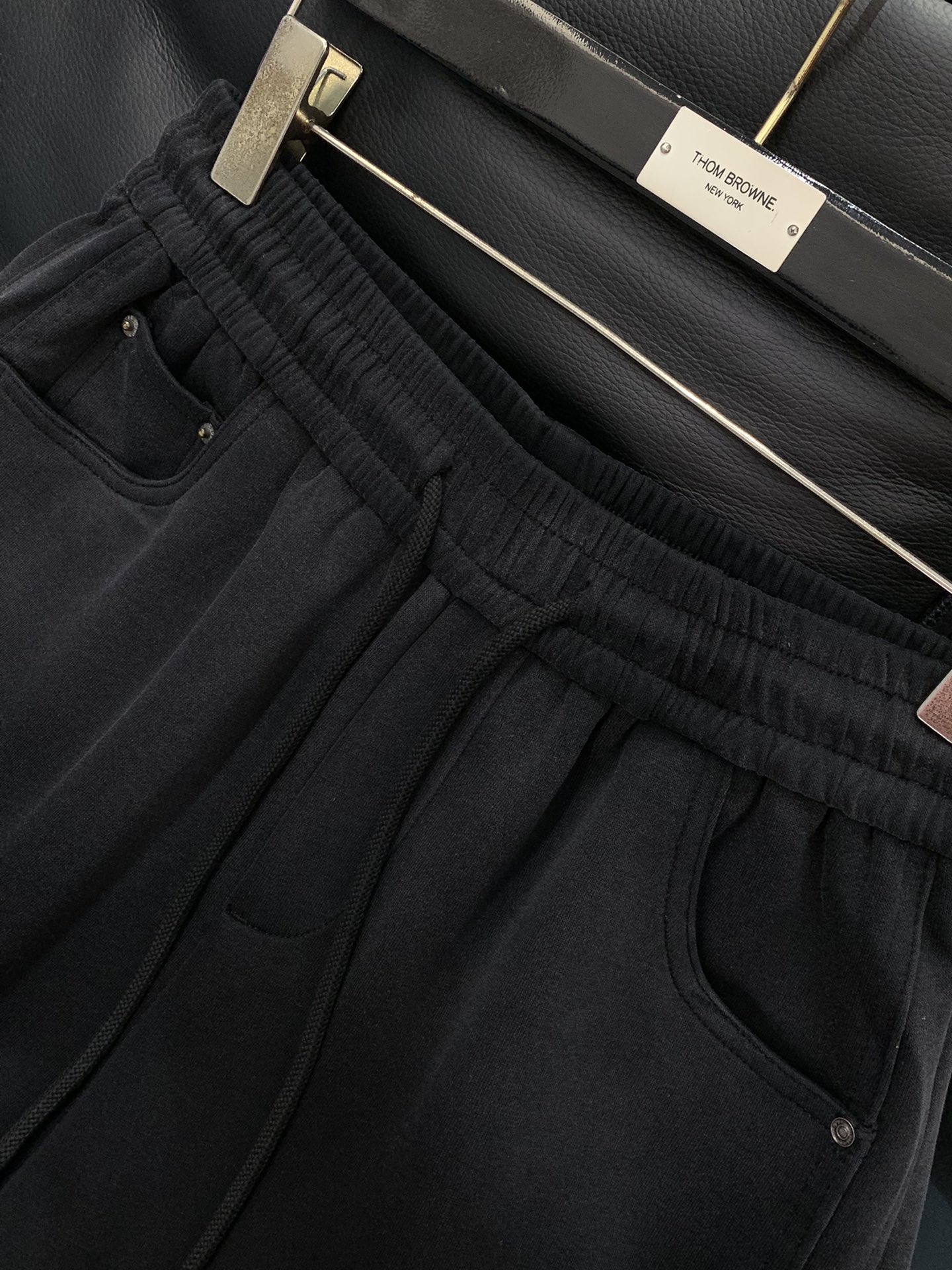 ，Maison Margiela马吉拉，2025秋季最新品，时尚休闲裤，专柜同步有售，原单狠货，采用进口