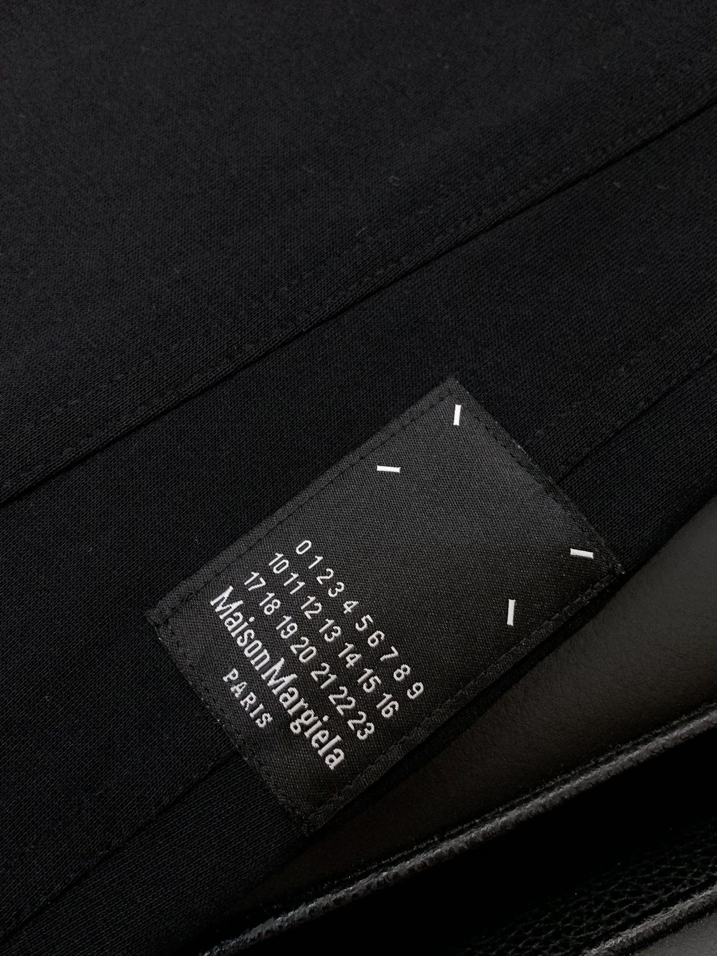 ，Maison Margiela马吉拉，2025秋季最新品，时尚休闲裤，专柜同步有售，原单狠货，采用进口