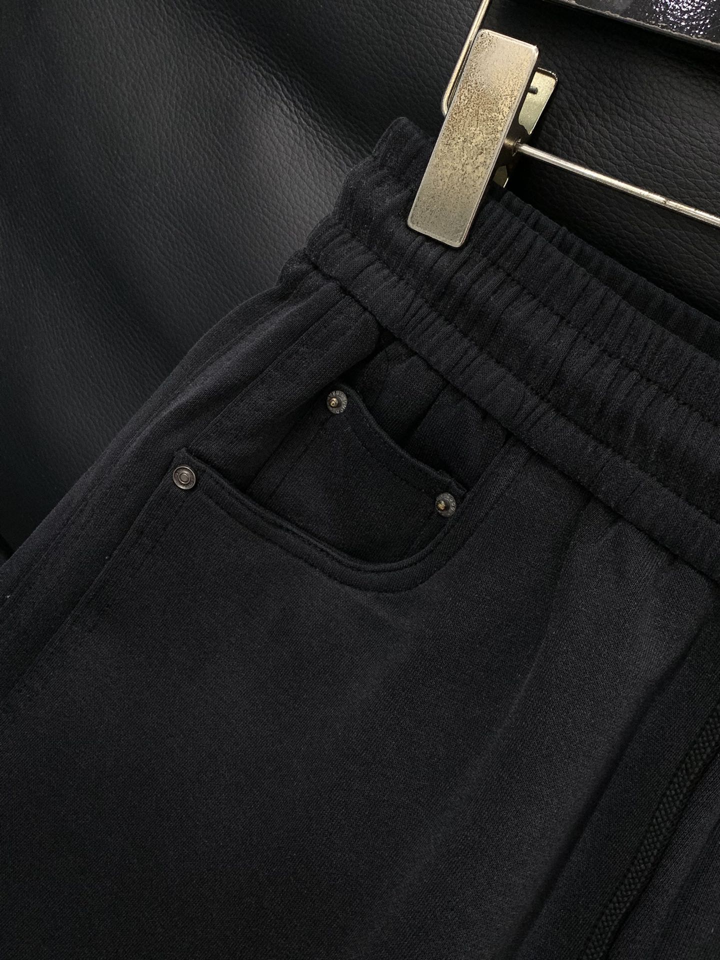 ，Maison Margiela马吉拉，2025秋季最新品，时尚休闲裤，专柜同步有售，原单狠货，采用进口