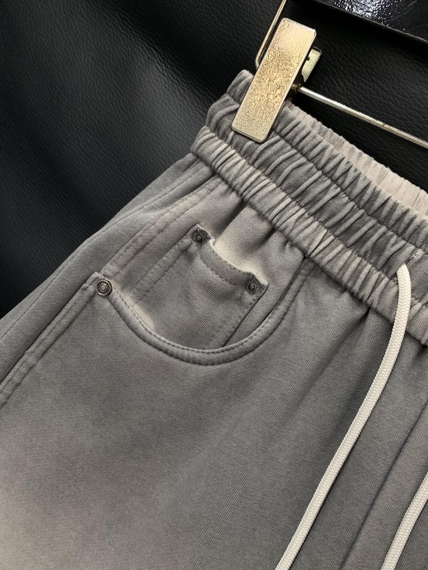 ，Maison Margiela马吉拉，2025秋季最新品，时尚休闲裤，专柜同步有售，原单狠货，采用进口