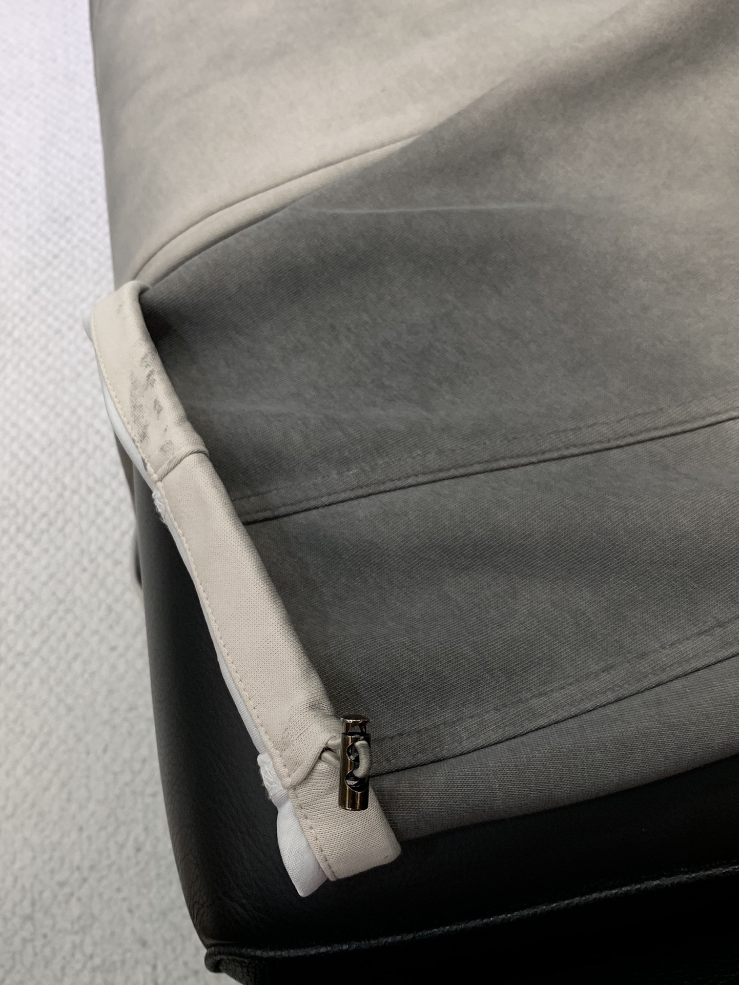 ，Maison Margiela马吉拉，2025秋季最新品，时尚休闲裤，专柜同步有售，原单狠货，采用进口