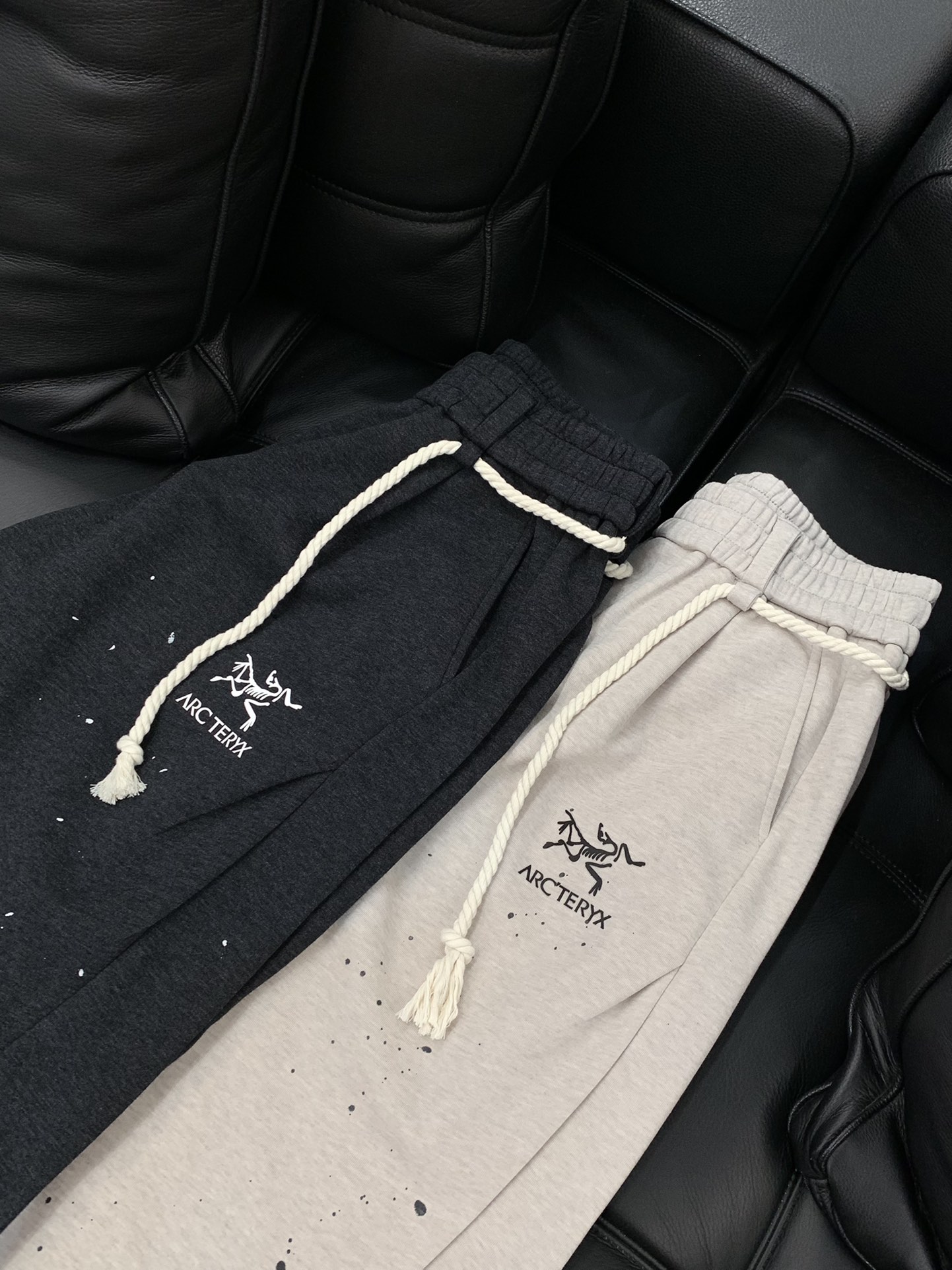 ，ARCTERYX 始祖鸟，2025秋季新品，时尚休闲裤，专柜同步有售，原单狠货，采用进口原版面料，顶级