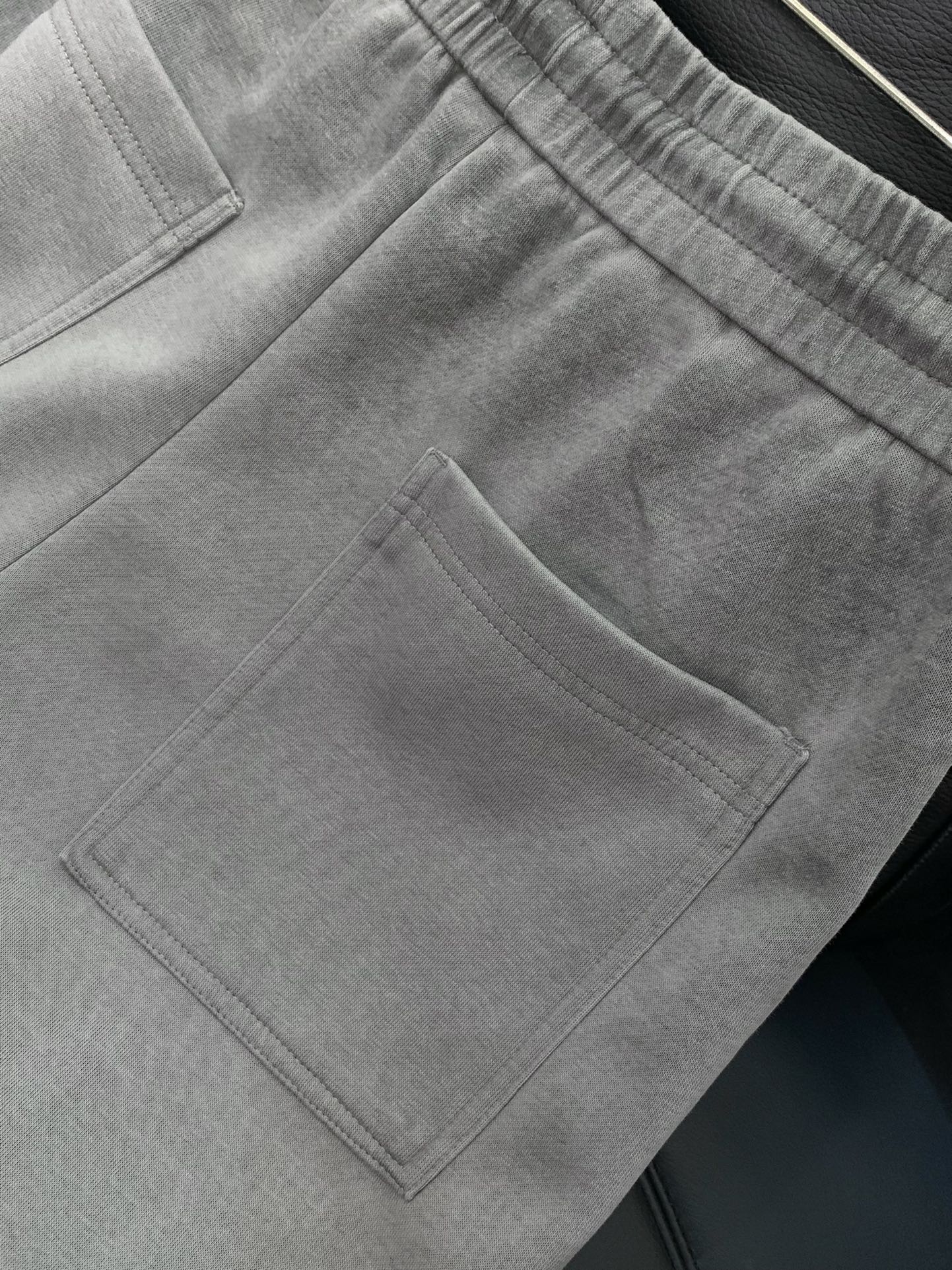 ，Maison Margiela马吉拉，2025秋季最新品，时尚休闲裤，专柜同步有售，原单狠货，采用进口