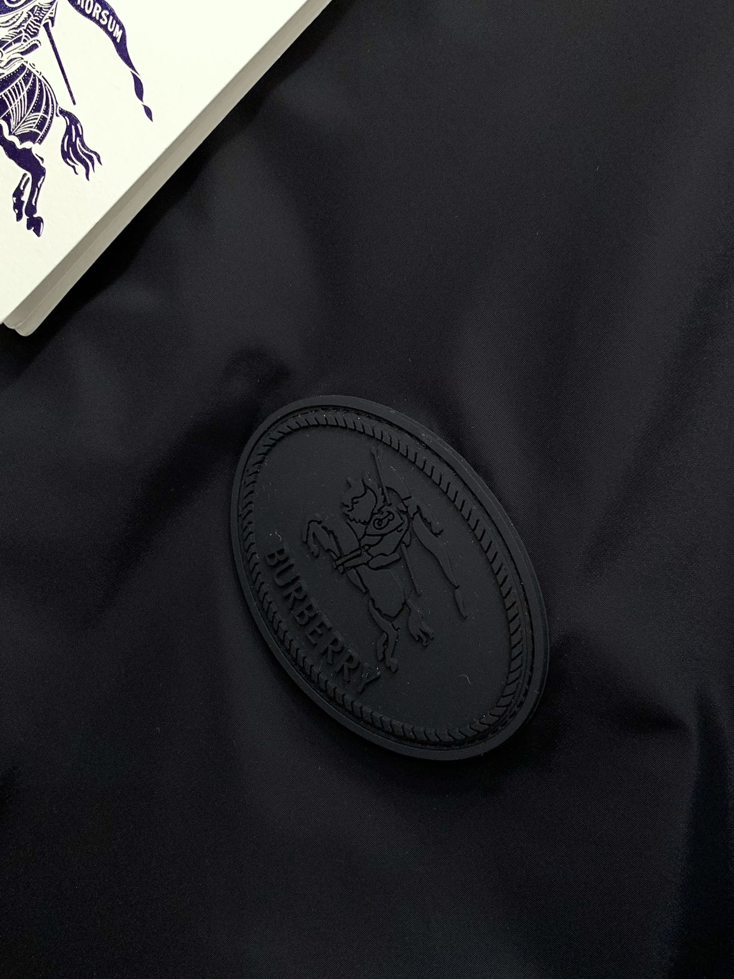 ，Burberry 巴宝莉，2025秋季最新品，专柜同步有售，原单狠货，时尚休闲连帽外套，进口原版面料，