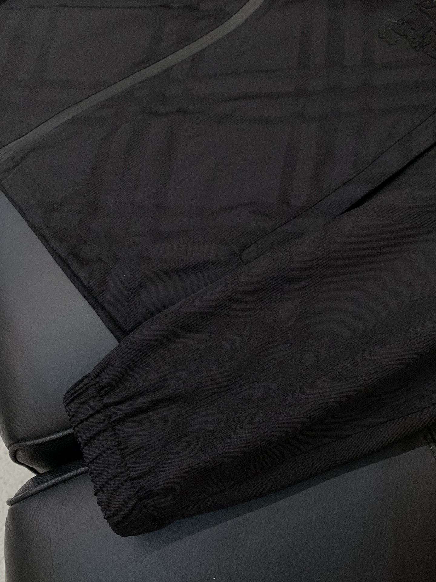 ，Burberry 巴宝莉，2025秋季最新品，专柜同步有售，原单狠货，时尚休闲连帽外套，进口原版面料，