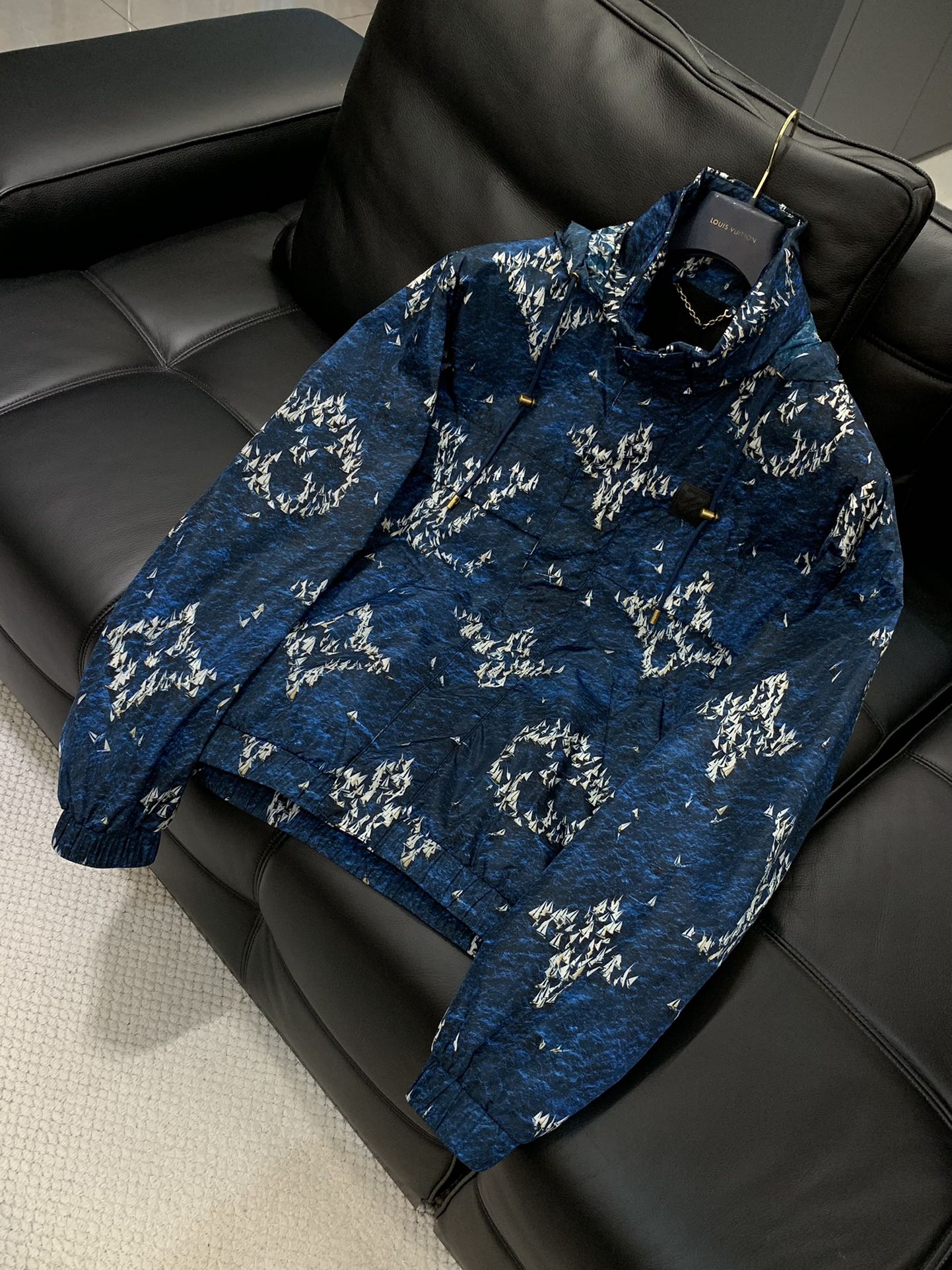 ，LouisVuitton 路易威登，2025秋季最新款，专柜同步有售，原单狠货，时尚休闲连帽夹克外套，