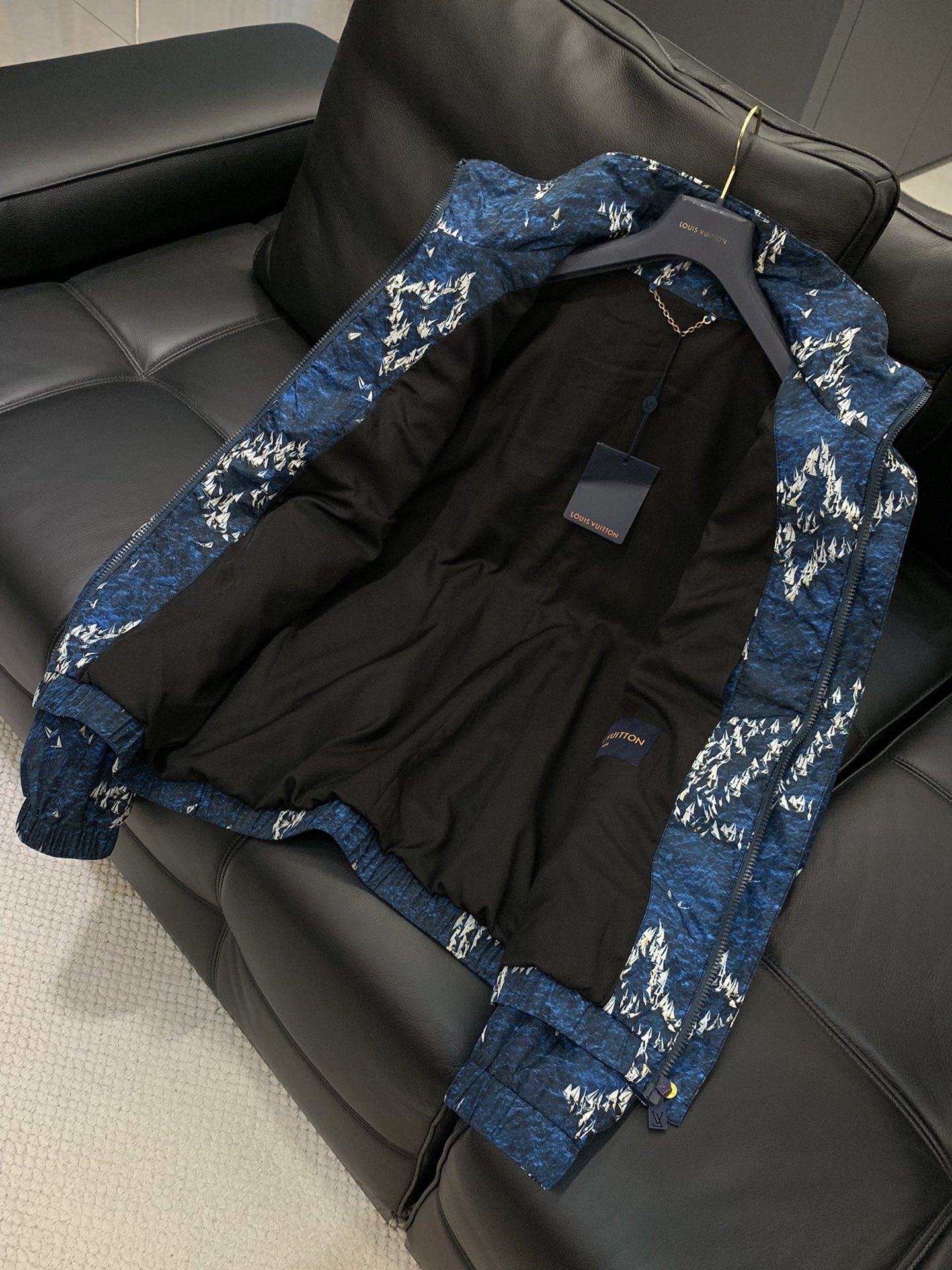 ，LouisVuitton 路易威登，2025秋季最新款，专柜同步有售，原单狠货，时尚休闲连帽夹克外套，