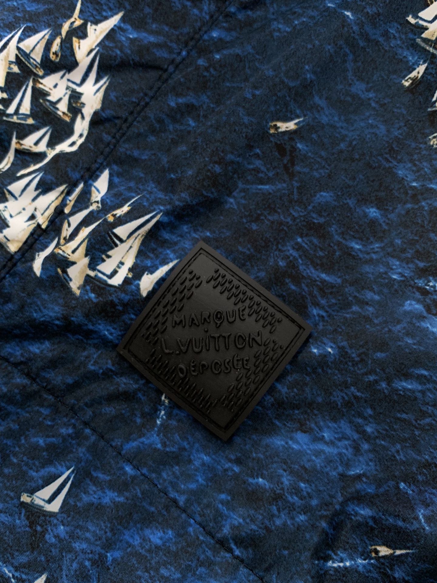 ，LouisVuitton 路易威登，2025秋季最新款，专柜同步有售，原单狠货，时尚休闲连帽夹克外套，