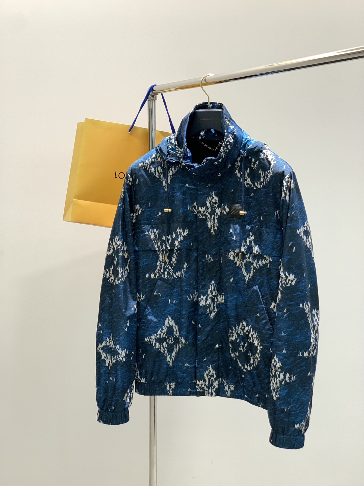 ，LouisVuitton 路易威登，2025秋季最新款，专柜同步有售，原单狠货，时尚休闲连帽夹克外套，