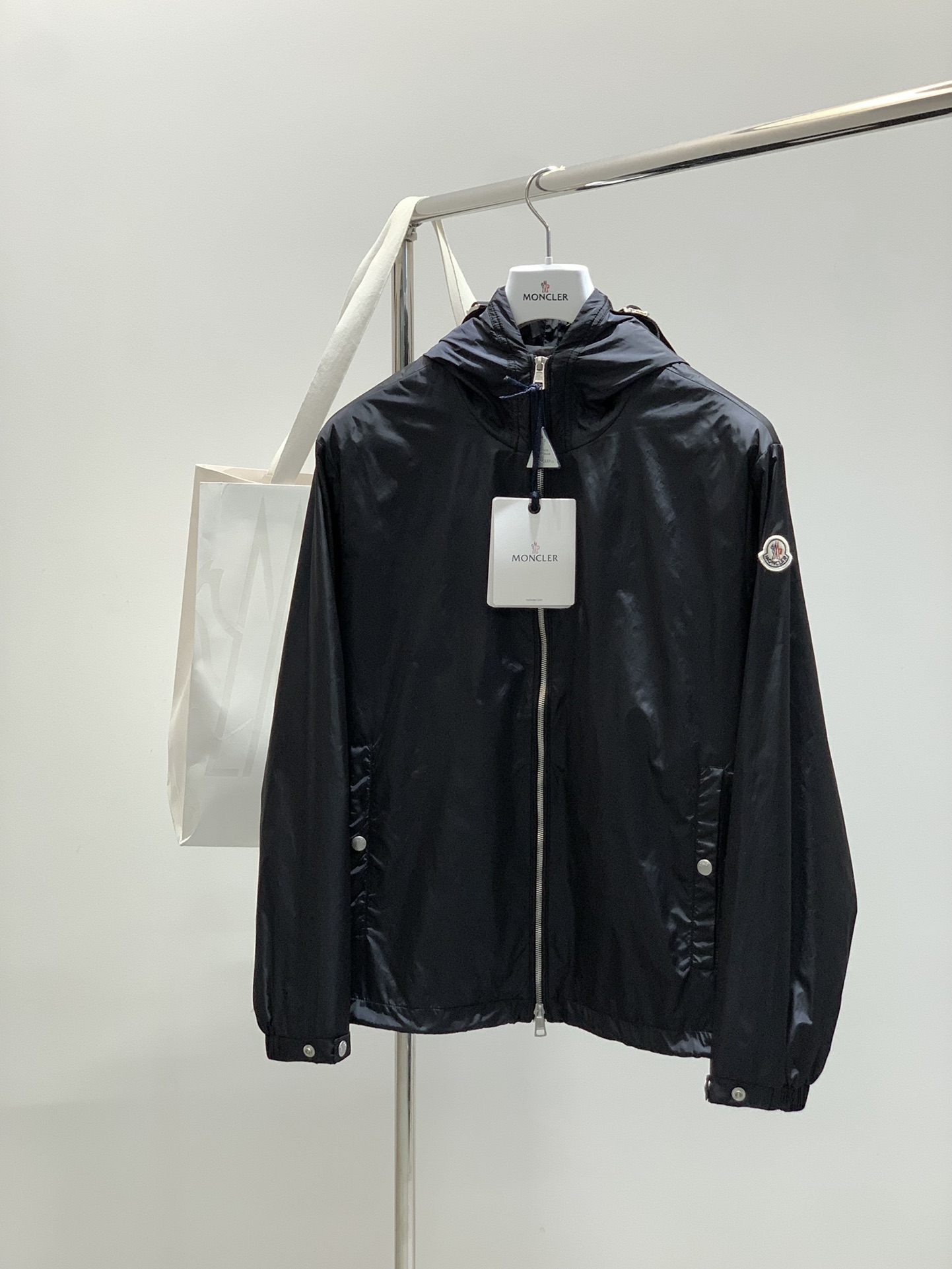 ，Moncler 蒙口，2025秋季最新品，专柜同步有售，原单狠货，时尚休闲连帽外套，上身舒适！吸睛而有