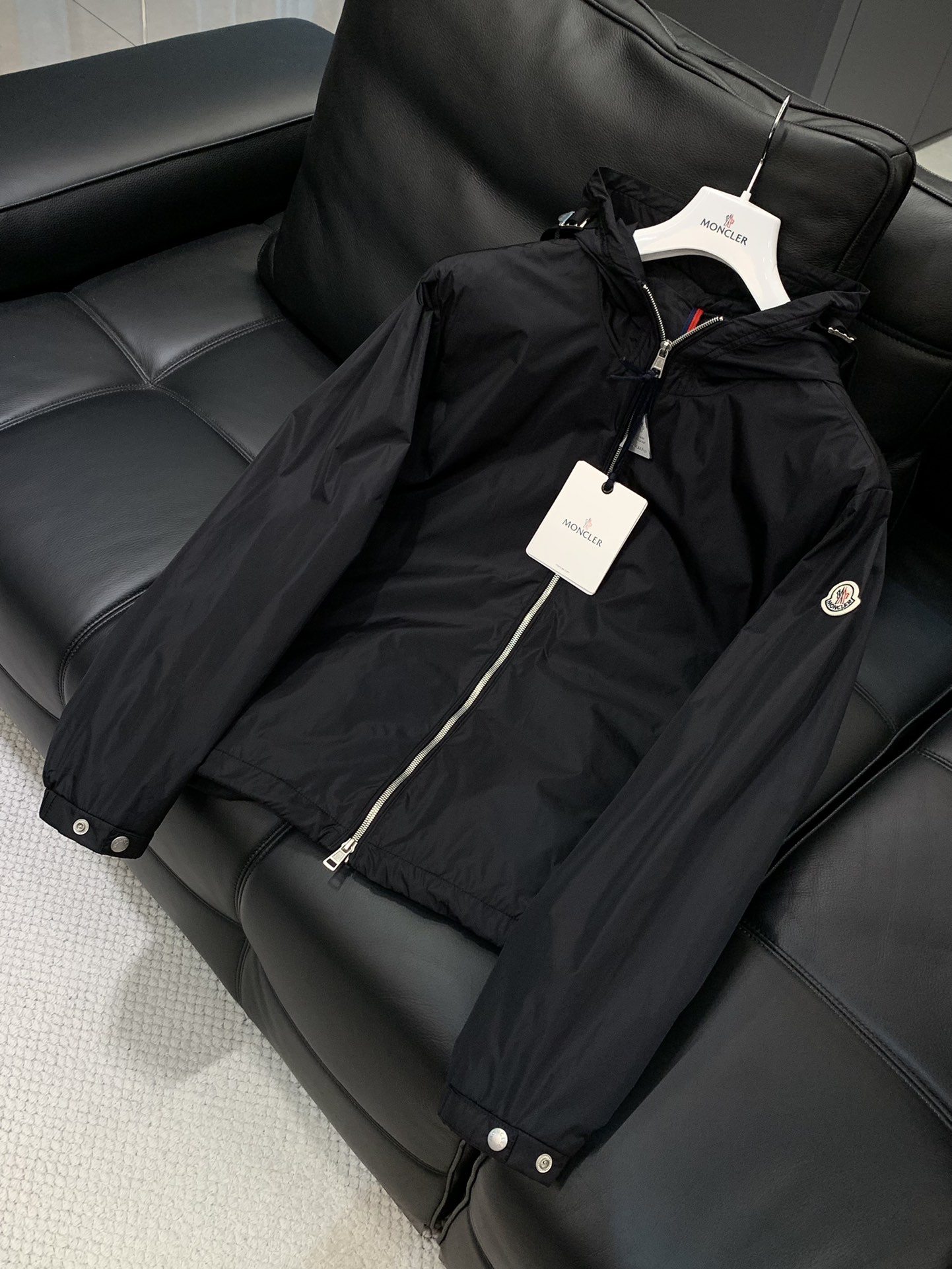 ，Moncler 蒙口，2025秋季最新品，专柜同步有售，原单狠货，时尚休闲连帽外套，上身舒适！吸睛而有