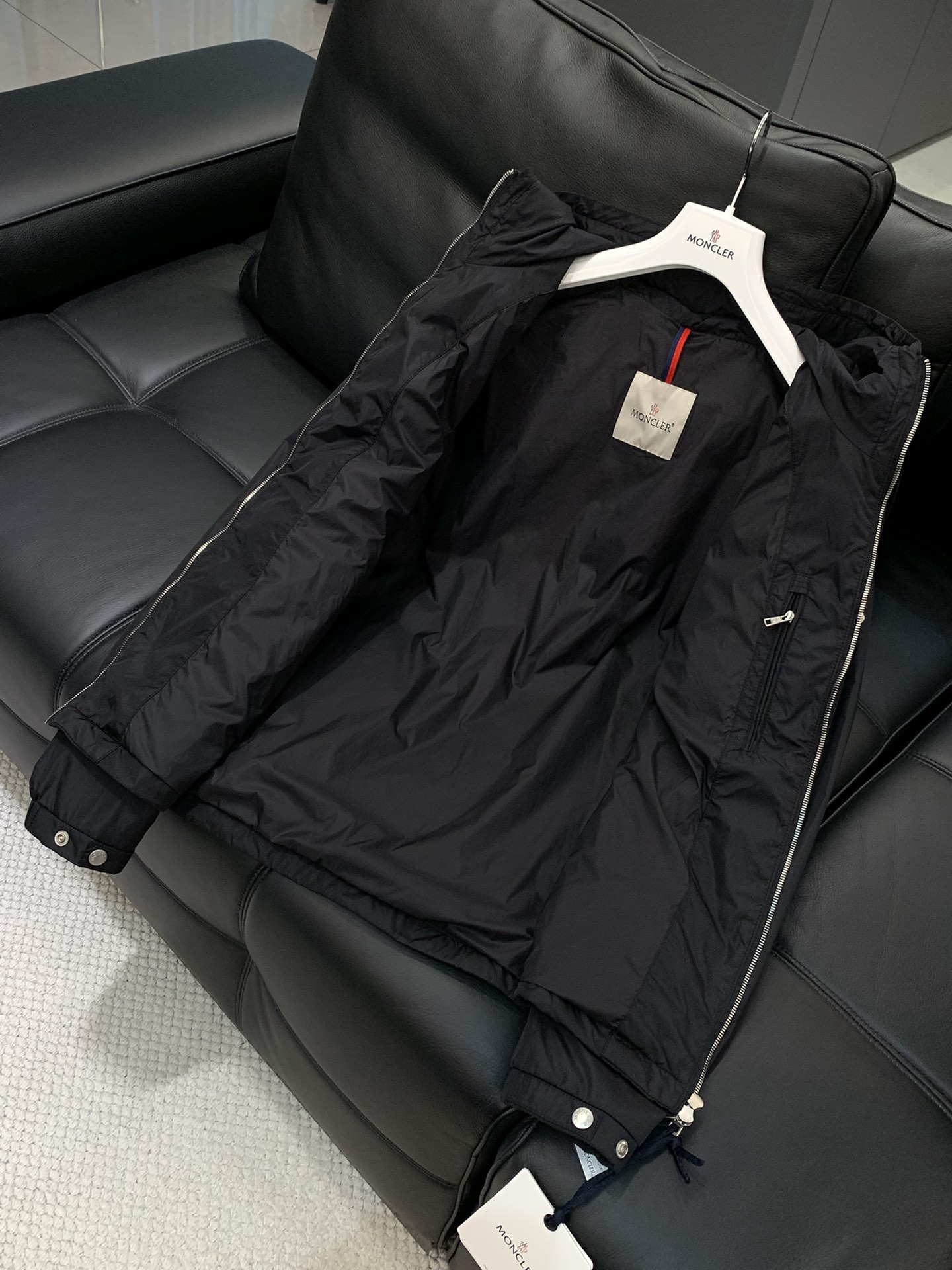 ，Moncler 蒙口，2025秋季最新品，专柜同步有售，原单狠货，时尚休闲连帽外套，上身舒适！吸睛而有