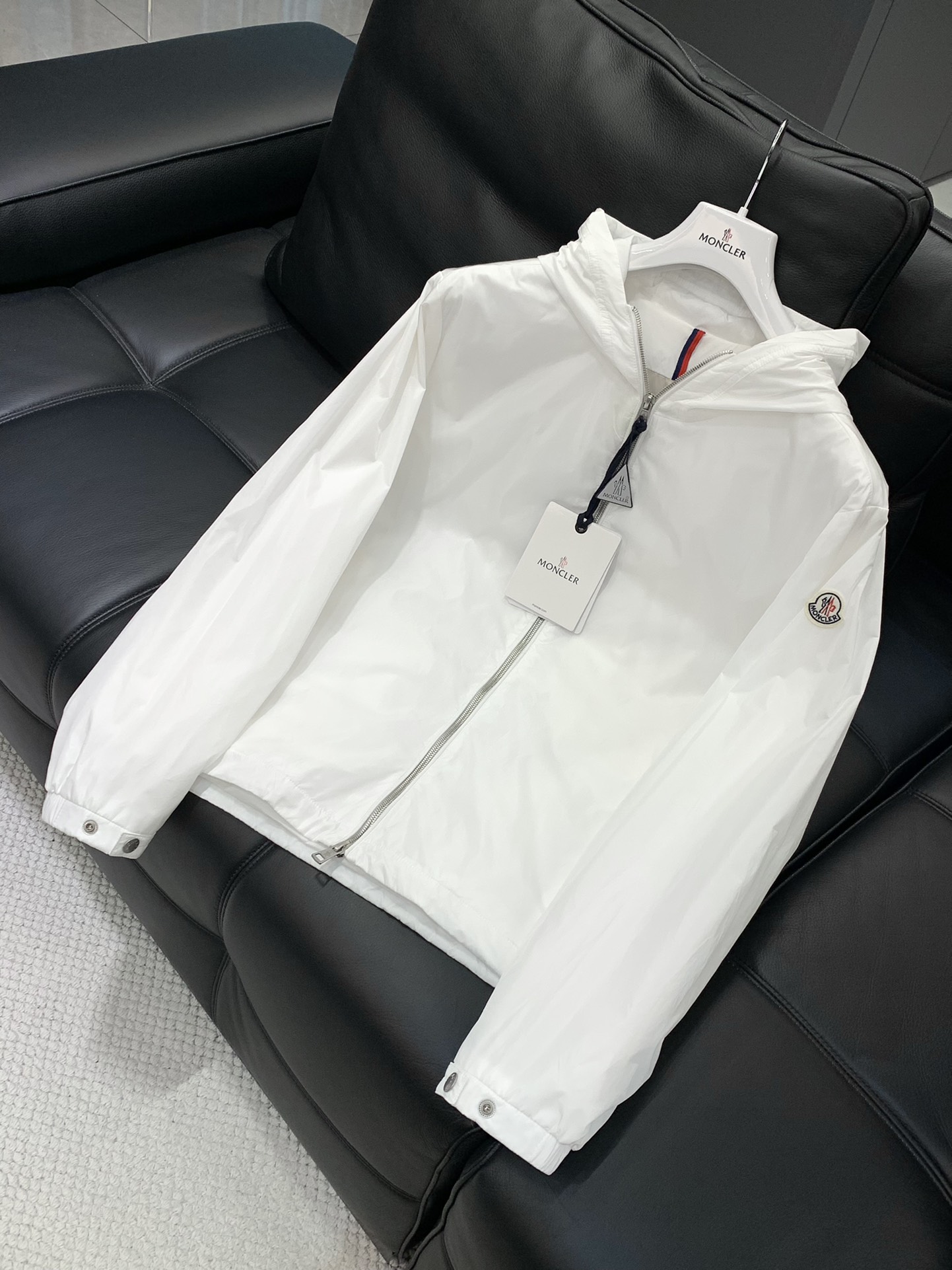 ，Moncler 蒙口，2025秋季最新品，专柜同步有售，原单狠货，时尚休闲连帽外套，上身舒适！吸睛而有