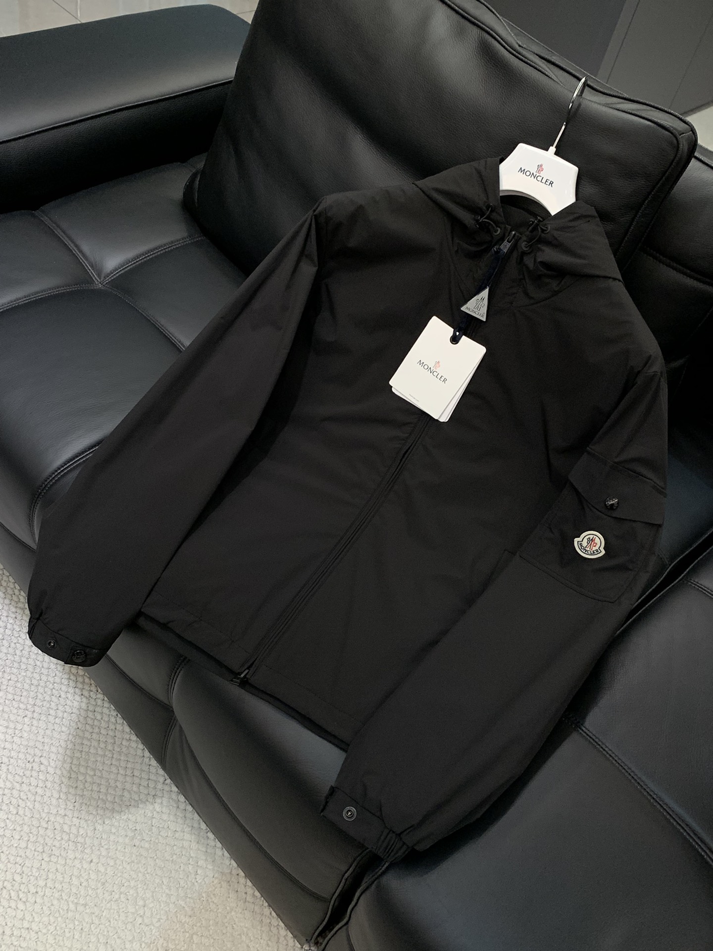 ，Moncler 蒙口，2025秋季最新品，专柜同步有售，原单狠货，时尚休闲连帽外套，上身舒适！吸睛而有