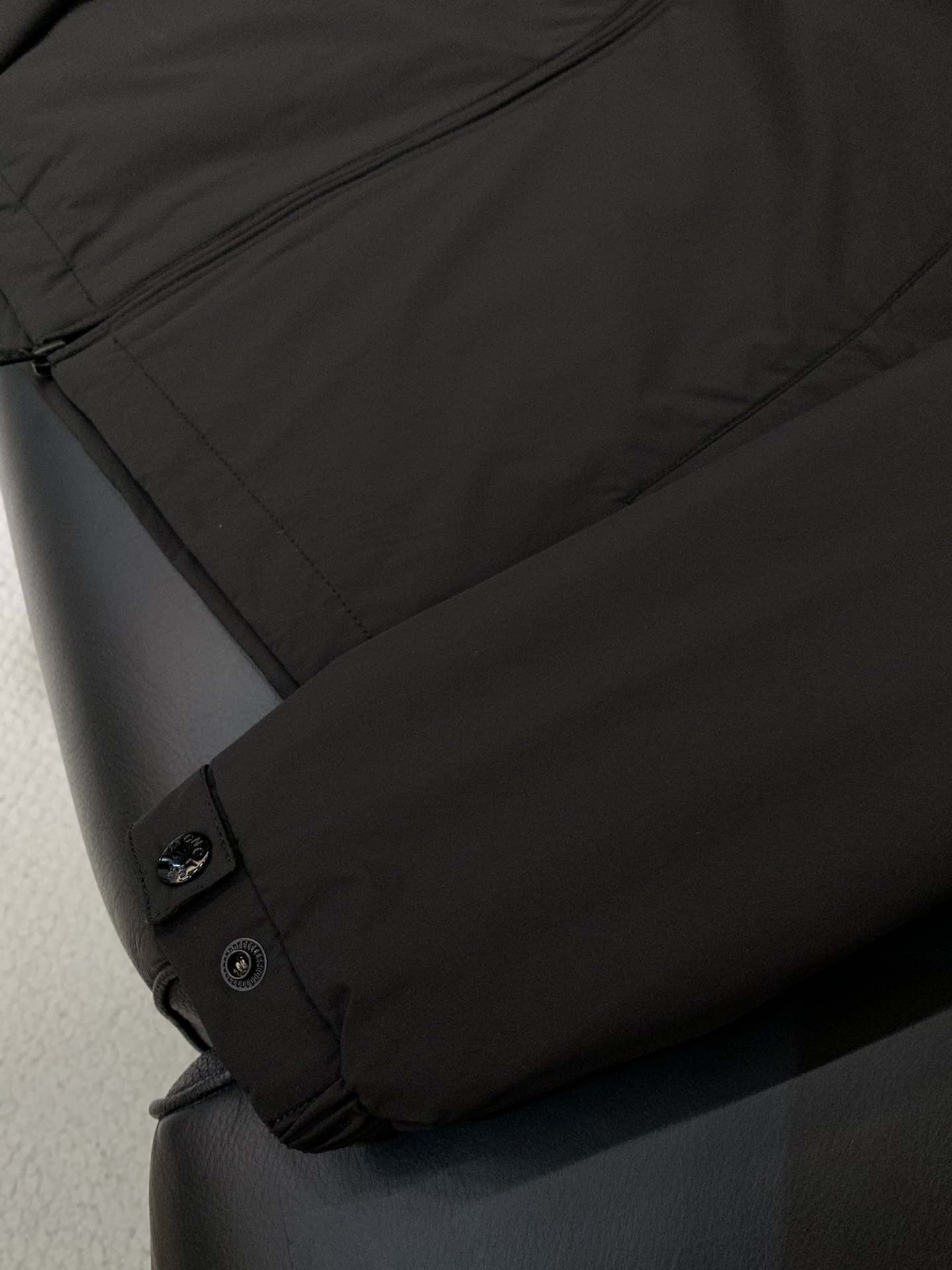 ，Moncler 蒙口，2025秋季最新品，专柜同步有售，原单狠货，时尚休闲连帽外套，上身舒适！吸睛而有