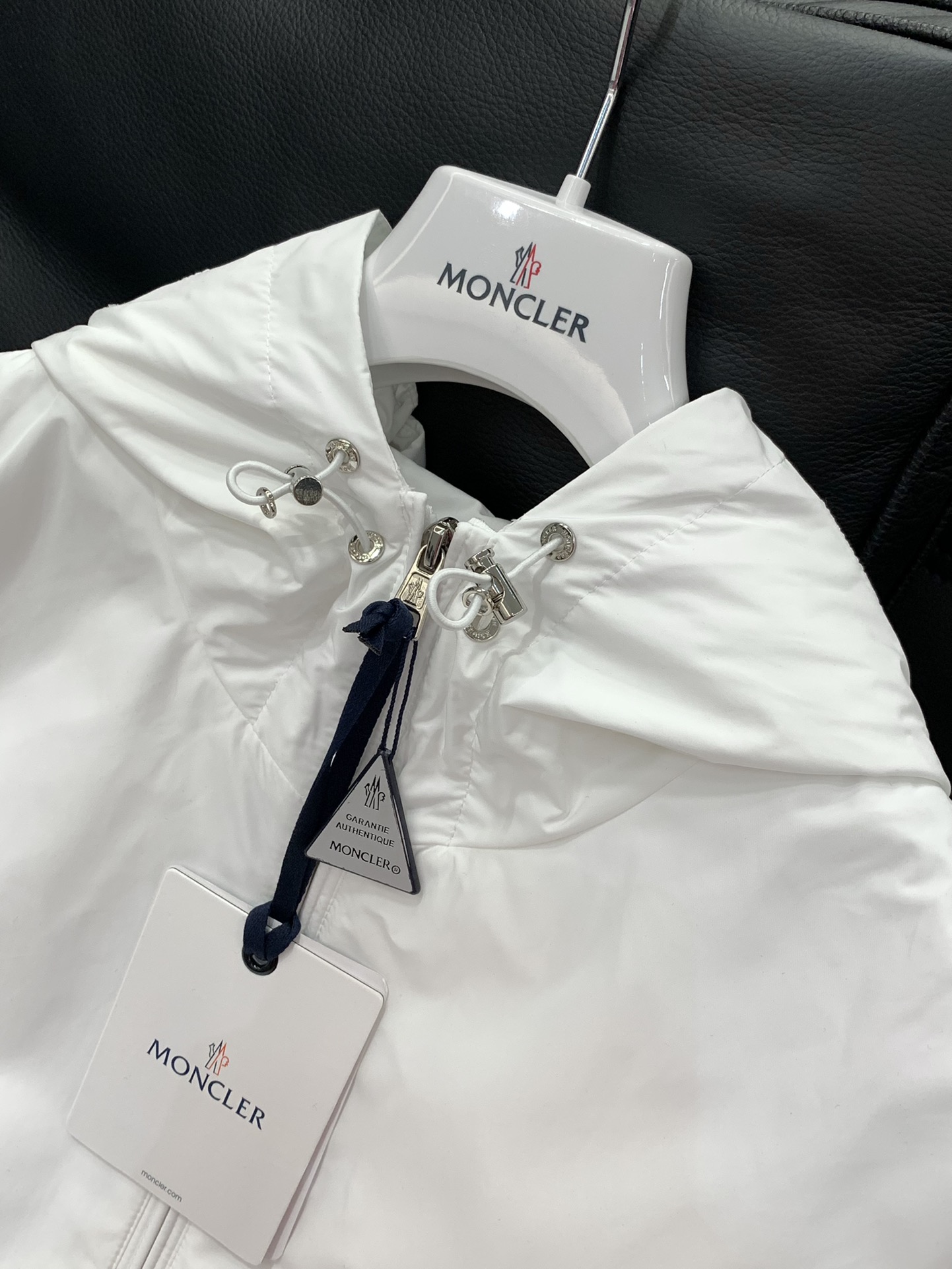 ，Moncler 蒙口，2025秋季最新品，专柜同步有售，原单狠货，时尚休闲连帽外套，上身舒适！吸睛而有