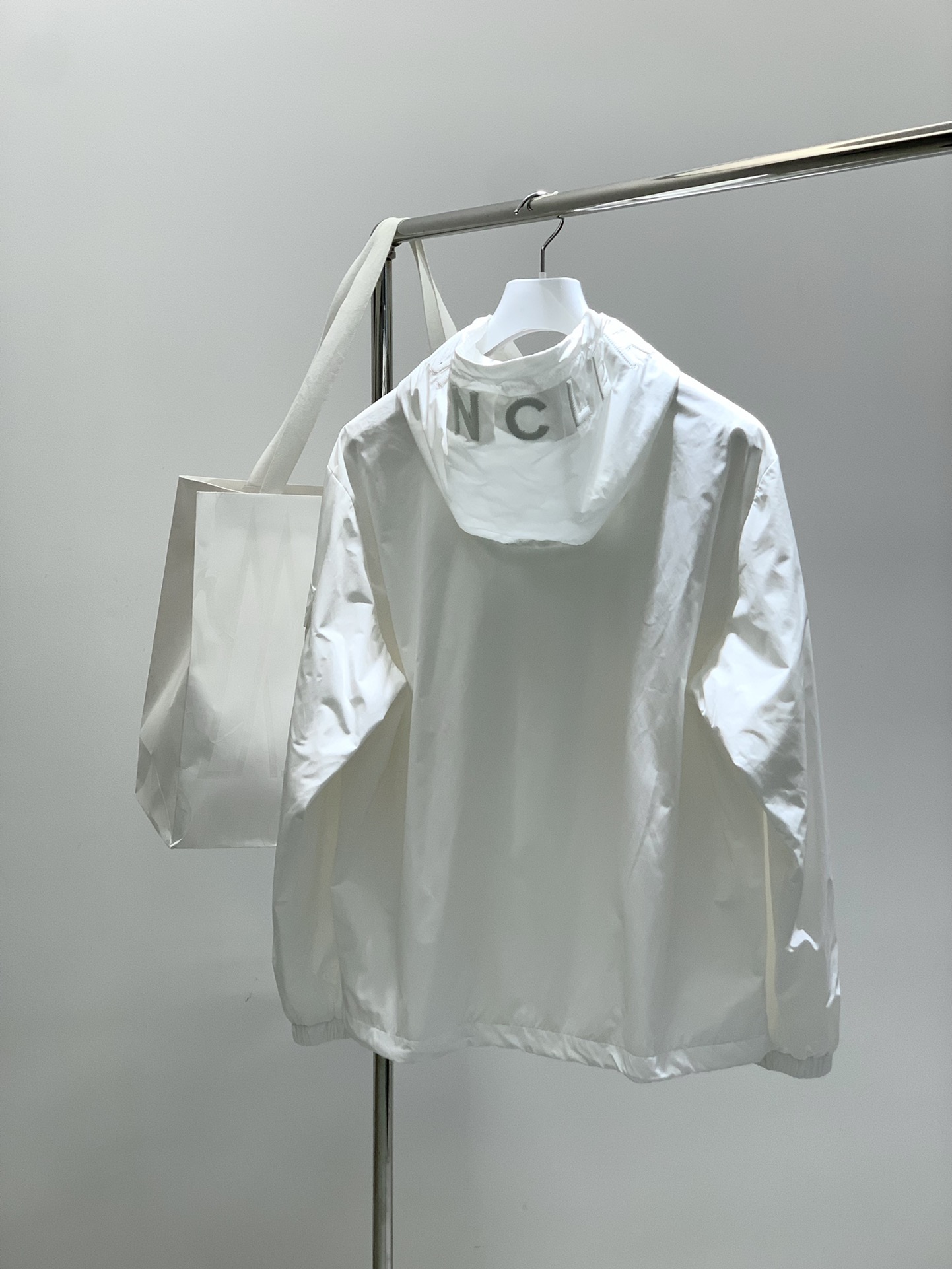 ，Moncler 蒙口，2025秋季最新品，专柜同步有售，原单狠货，时尚休闲连帽外套，上身舒适！吸睛而有