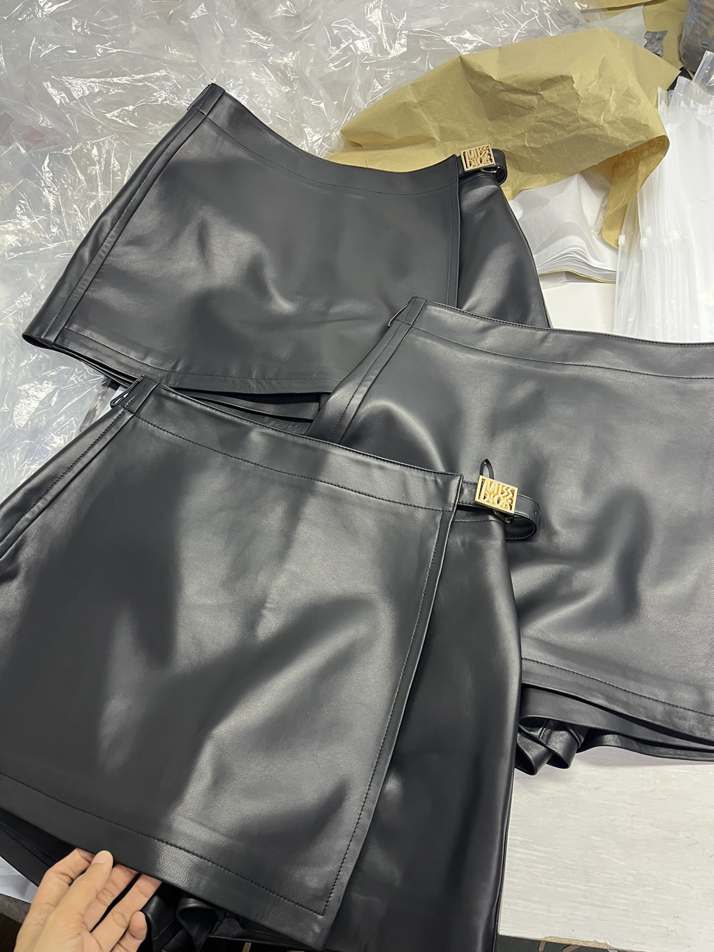 NO:721701,C D skirt still looks good with classic lock hardware, Dior-clothing, dior, skirts,19860909C D裙还是经典锁扣五金的好看,迪奥-服装,dior,skirts,,Women's clothing